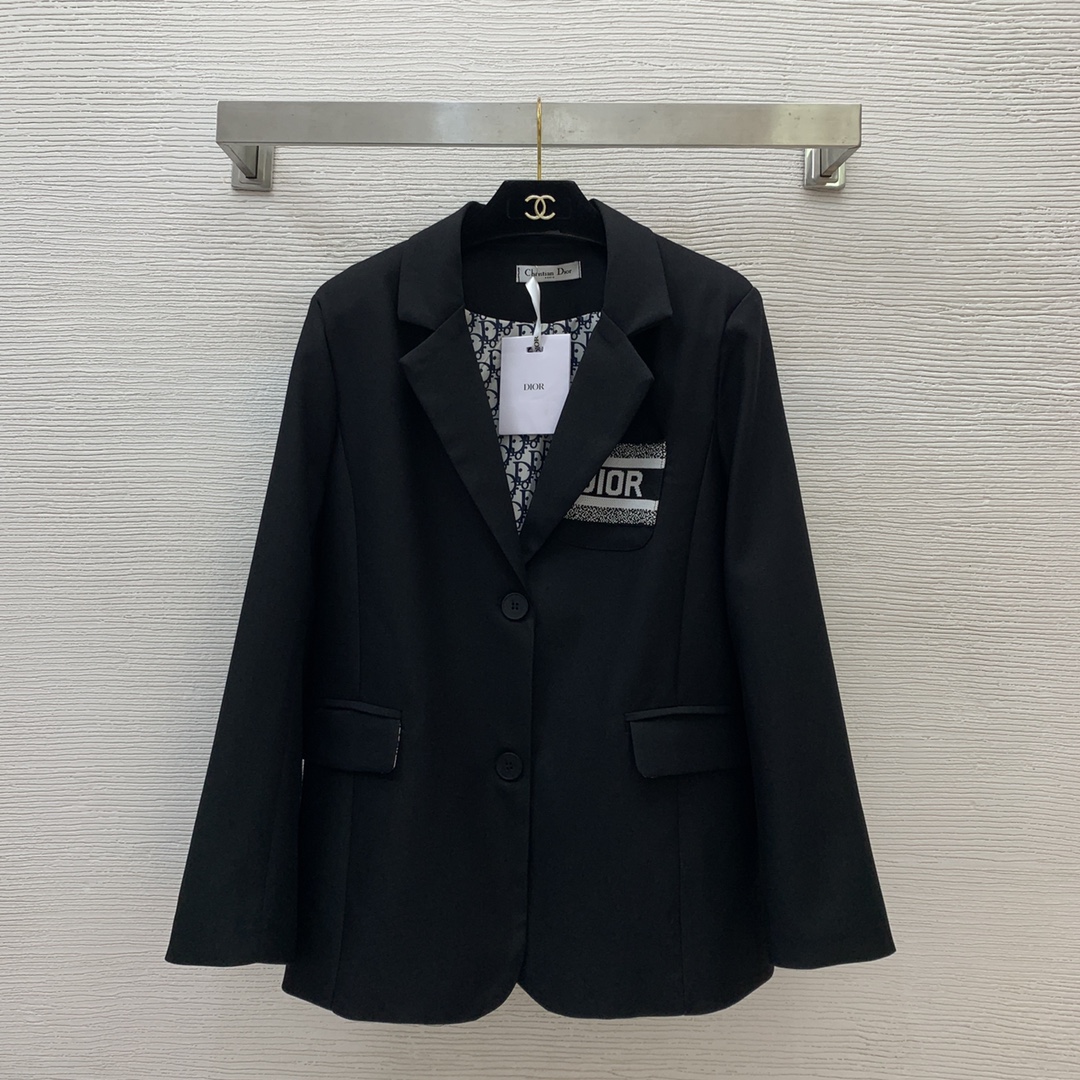 NO:295633,Model number D25010354 Dio* new style D home presbyterian letter printed lining, chest letter logo logo decoration fashionable and versatile commuter suit jacket!  (M size bust 106, sleeve length 60, clothing length 71), dior, dior, jackets & coats, business suit, alexander wang19860909款号D25010354 Dio*新款 D家老花字母印花内衬 胸前字母logo标志装饰时尚百搭通勤西装外套！（M码胸围106,袖长60,衣长71）,,dior,dior,jackets & coats,business suit,alexander wang,Women's clothing