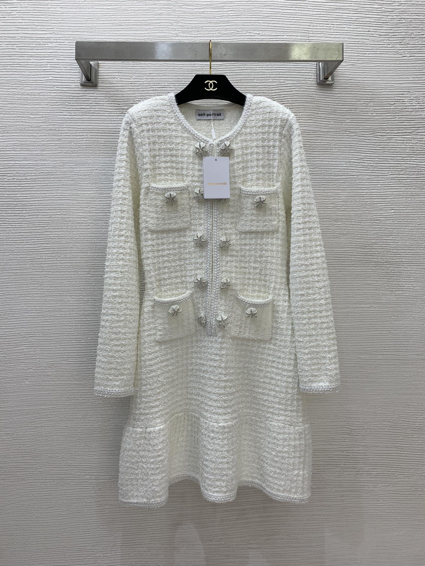 NO:295604,Model number G25010438 Self-portrai* new style, twisted braided double-breasted decorative ruffled spliced ​​slim long-sleeved knitted dress!  Black, off-white, size M bust 90, waist 74, sleeve length 61, skirt length 88), skirts, alexander wang19860909款号G25010438 Self-portrai*新款 麻花编织包边双排扣装饰荷叶边拼接修身显瘦长袖针织连衣裙！黑色,米白色,M码胸围90,腰围74,袖长61,裙长88）,,skirts,alexander wang,Women's clothing