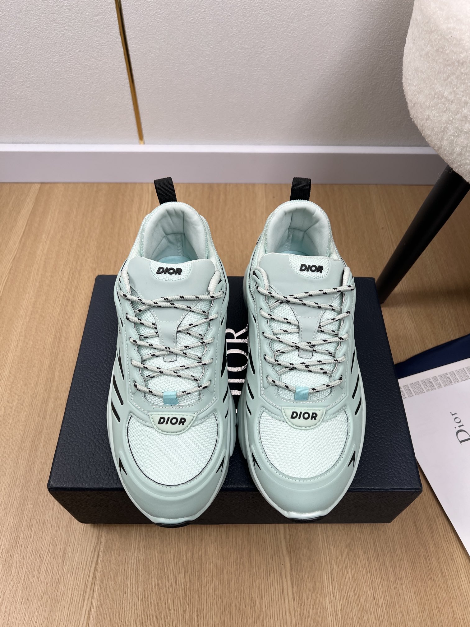 NO:129310,Dior | 2025 D Home 2025 Spring and Summer New Products, the latest hits in the counter B44 Blade Thick-soled Mesh Running Shoes Dad Shoes Casual Sports Shoes Series Original Purchase and Developed Products This Dior B44 Blade Sports Shoes are carefully made of solid color mesh fabrics, matched with technological fabrics of the same tone, and the sole is decorated with contrasting Blade inserts to pay tribute to running sports. The upper, heel and side are all embellished with Dior logos, which are more refined with two-color laces. The back inner padded support design highlights the sports aesthetic style, which can add a modern style to various casual styles. The upper is imported from the top layer cowhide   mesh. The inner lining is original customized breathable inner lining. The original sole is open molded tpu outsole. Heel height is 4.5cm  Size 39-46 (customized by male 45.46), dad shoes, dior, dior, dior, sneakers, cowhide19860909Dior迪奥 | 2025 D家2025春夏新品 专柜最新爆款 B44 Blade 厚底网面跑鞋老爹鞋休闲运动鞋系列 原版购入开发做货这款迪奥B44 Blade 运动鞋这款采用纯色网眼织物精心制作,搭配同色调科技面料拼接,鞋底饰以对比鲜明的Blade镶片,向跑步运动致敬,鞋面、鞋跟和侧面均点缀以Dior标志,搭配双色鞋带更显精致,后侧内部加垫支撑设计彰显运动审美风格,可为各式休闲造型增添现代风范. 鞋面原版进口头层牛皮 网面 内里原版定制透气内里 大底原版开模tpu大底  跟高4.5cm 码数男39-46（男45.46定制）,老爹鞋,dior,dior,dior,sneakers,cowhide,Women's Shoes