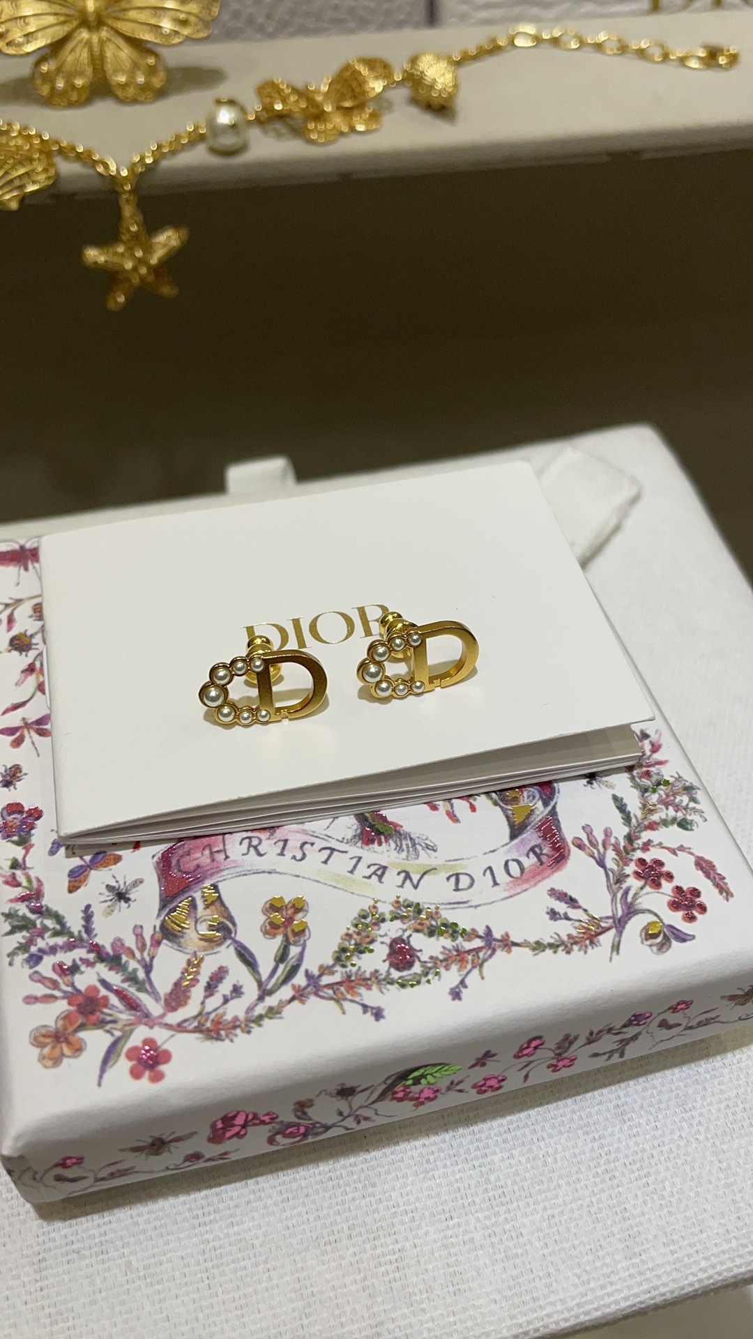 NO:720464,88160, Today’s new product basic model 25 years new gold CD millet bead earrings Classic gold CD spliced ​​millet beads Very simple and durable mini size first choice for daily commuting Not picky at all Z version customization Brass material Small size looks good on anyone, Cardia high-end jewelry1986090988160,今日新品基础款  25年新款金色CD小米珠耳钉 经典金色CD拼接小米珠 非常简约耐看 mini size日常通勤百搭首选 完全不挑人 z版定制 黄铜材质 小号尺寸谁戴谁好看,,卡迪亚高端饰品,Jewelry