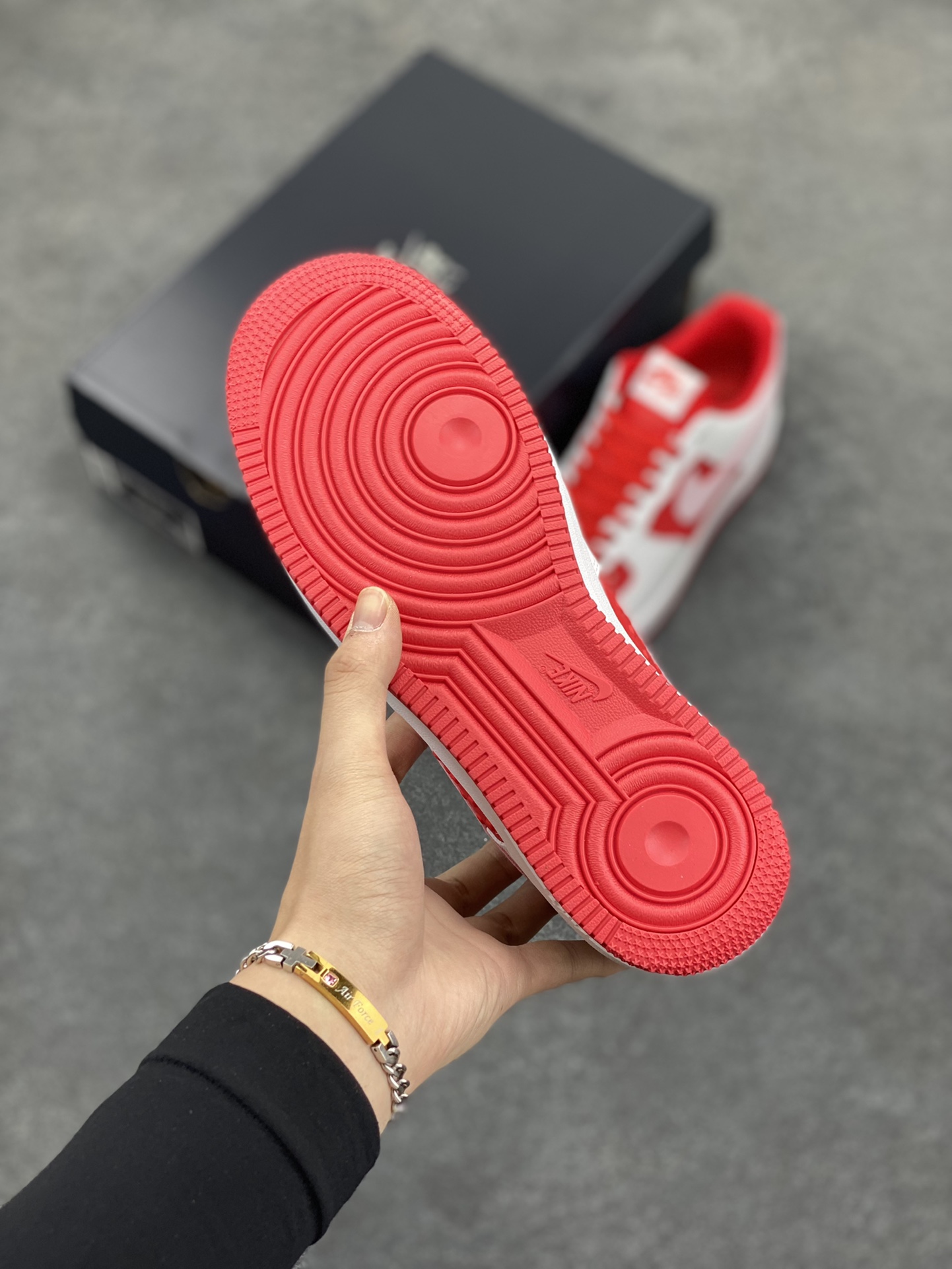 图片[5]-Nk Air Force 1\’07 Low 米红情人节 空军一号低帮休闲板鞋 原楦头原纸板 打造纯正空军版型#专注外贸渠道 全掌内置蜂窝气垫 #原盒配件 原厂中底钢印、拉帮完美 货号：HV5165-121 尺码：36 36.5 37.5 38 38.5 39 40 40.5 41 42 42.5 43 44 44.5 45-选品中心