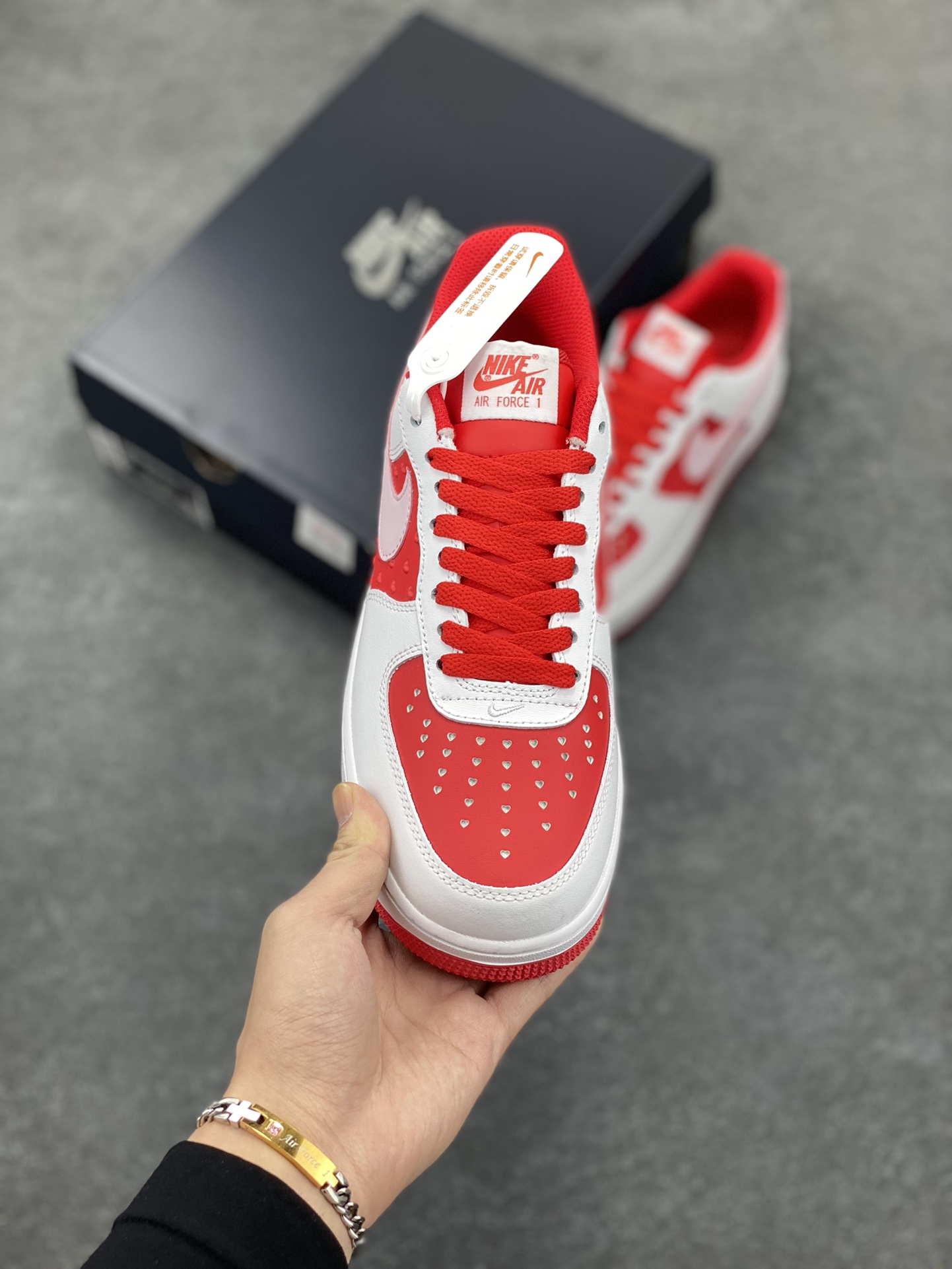 图片[2]-Nk Air Force 1\’07 Low 米红情人节 空军一号低帮休闲板鞋 原楦头原纸板 打造纯正空军版型#专注外贸渠道 全掌内置蜂窝气垫 #原盒配件 原厂中底钢印、拉帮完美 货号：HV5165-121 尺码：36 36.5 37.5 38 38.5 39 40 40.5 41 42 42.5 43 44 44.5 45-选品中心