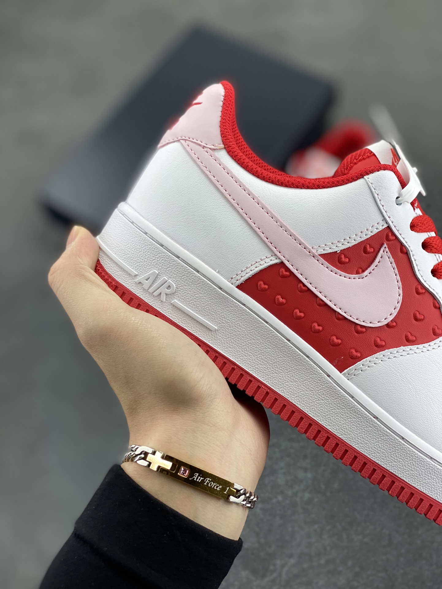 图片[6]-Nk Air Force 1\’07 Low 米红情人节 空军一号低帮休闲板鞋 原楦头原纸板 打造纯正空军版型#专注外贸渠道 全掌内置蜂窝气垫 #原盒配件 原厂中底钢印、拉帮完美 货号：HV5165-121 尺码：36 36.5 37.5 38 38.5 39 40 40.5 41 42 42.5 43 44 44.5 45-选品中心