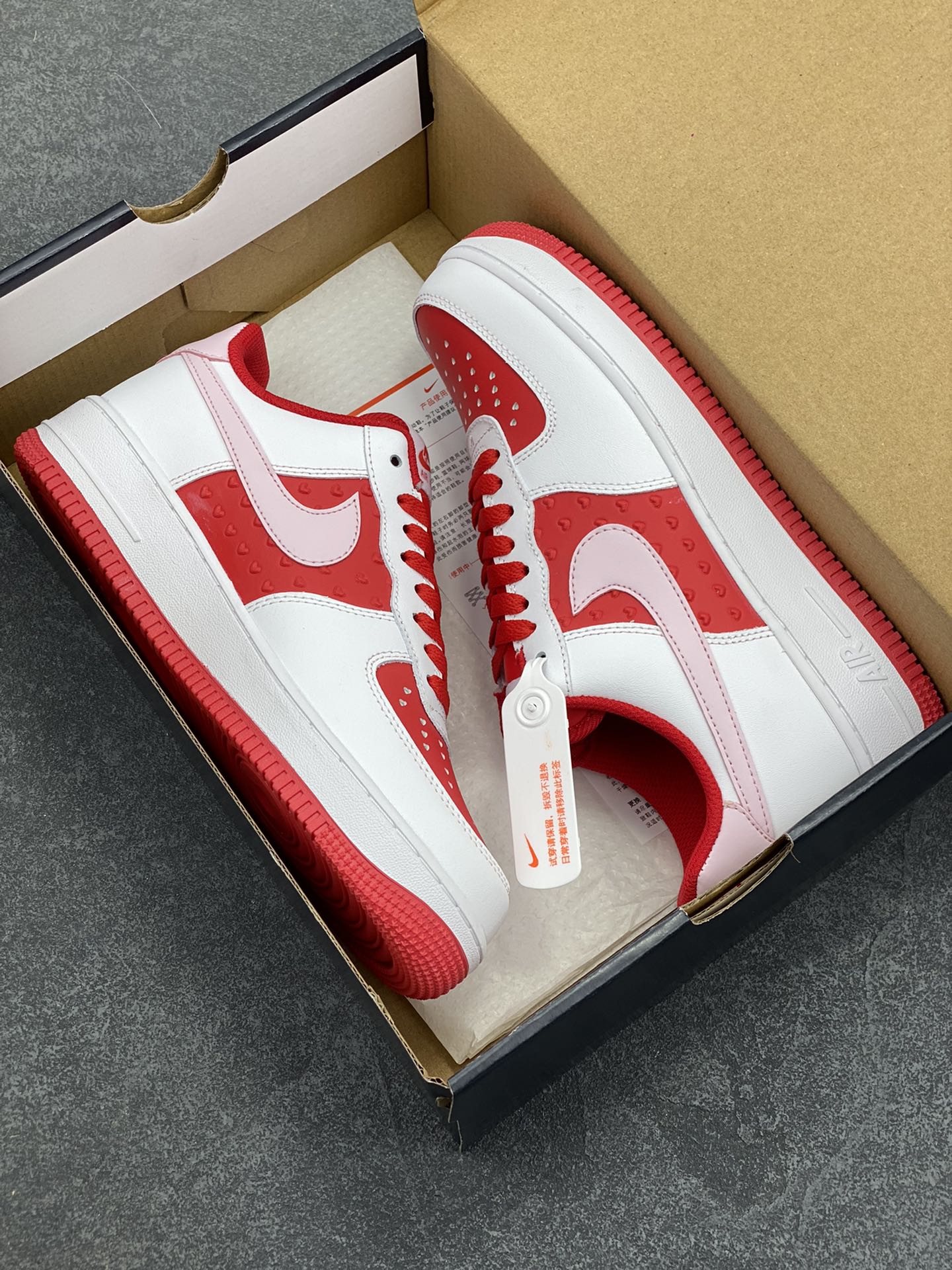 图片[9]-Nk Air Force 1\’07 Low 米红情人节 空军一号低帮休闲板鞋 原楦头原纸板 打造纯正空军版型#专注外贸渠道 全掌内置蜂窝气垫 #原盒配件 原厂中底钢印、拉帮完美 货号：HV5165-121 尺码：36 36.5 37.5 38 38.5 39 40 40.5 41 42 42.5 43 44 44.5 45-选品中心
