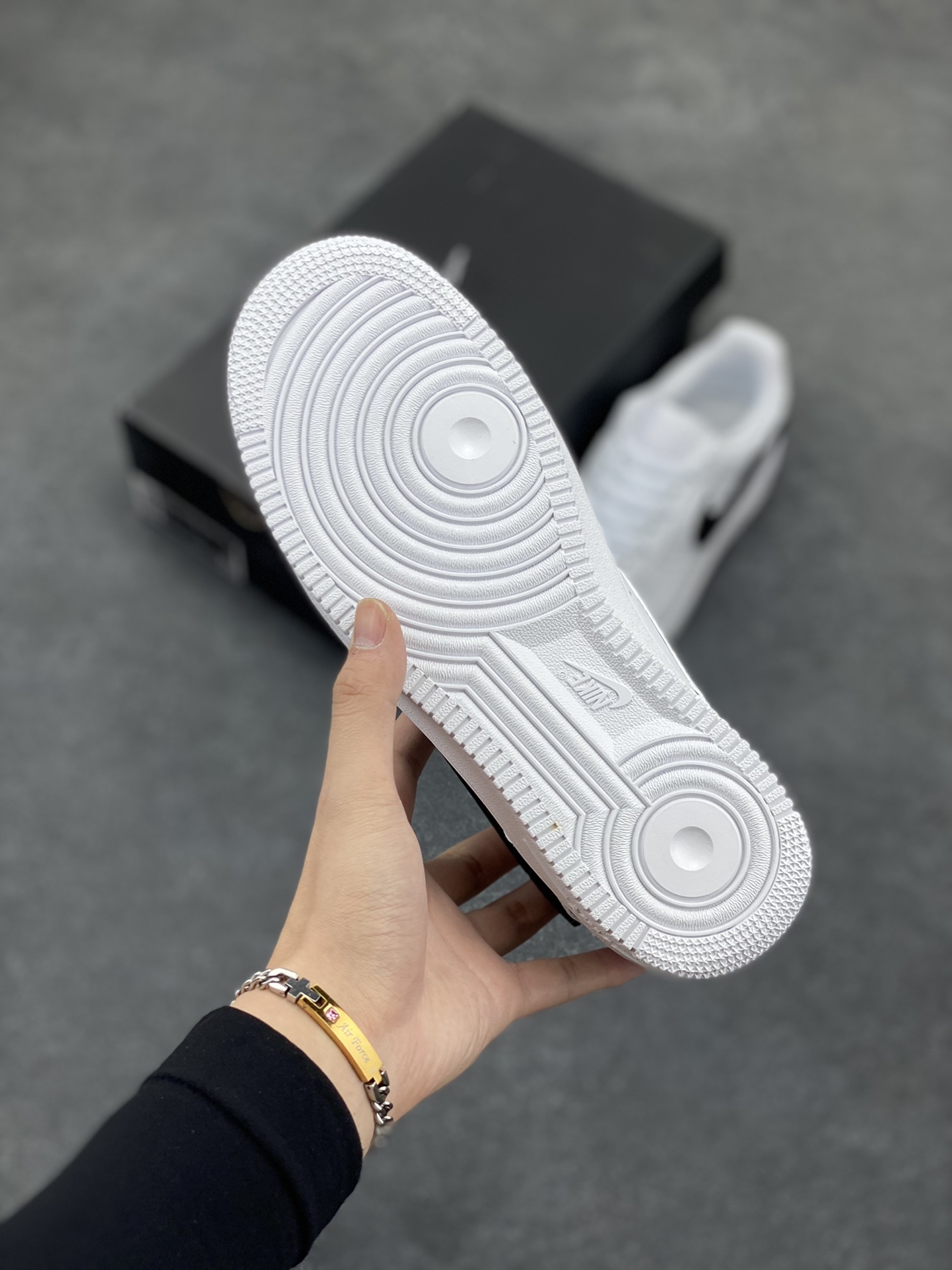 图片[5]-Nike Air Force 1 Low 毒液 空军一号低帮运动休闲板鞋 原楦头原纸板 打造纯正空军版型 专注外贸渠道 全掌内置蜂窝气垫 原盒配件 原厂中底钢印、拉帮完美 货号：IF1686-101 尺码：36 36.5 37.5 38 38.5 39 40 40.5 41 42 42.5 43 44 44.5 45-选品中心