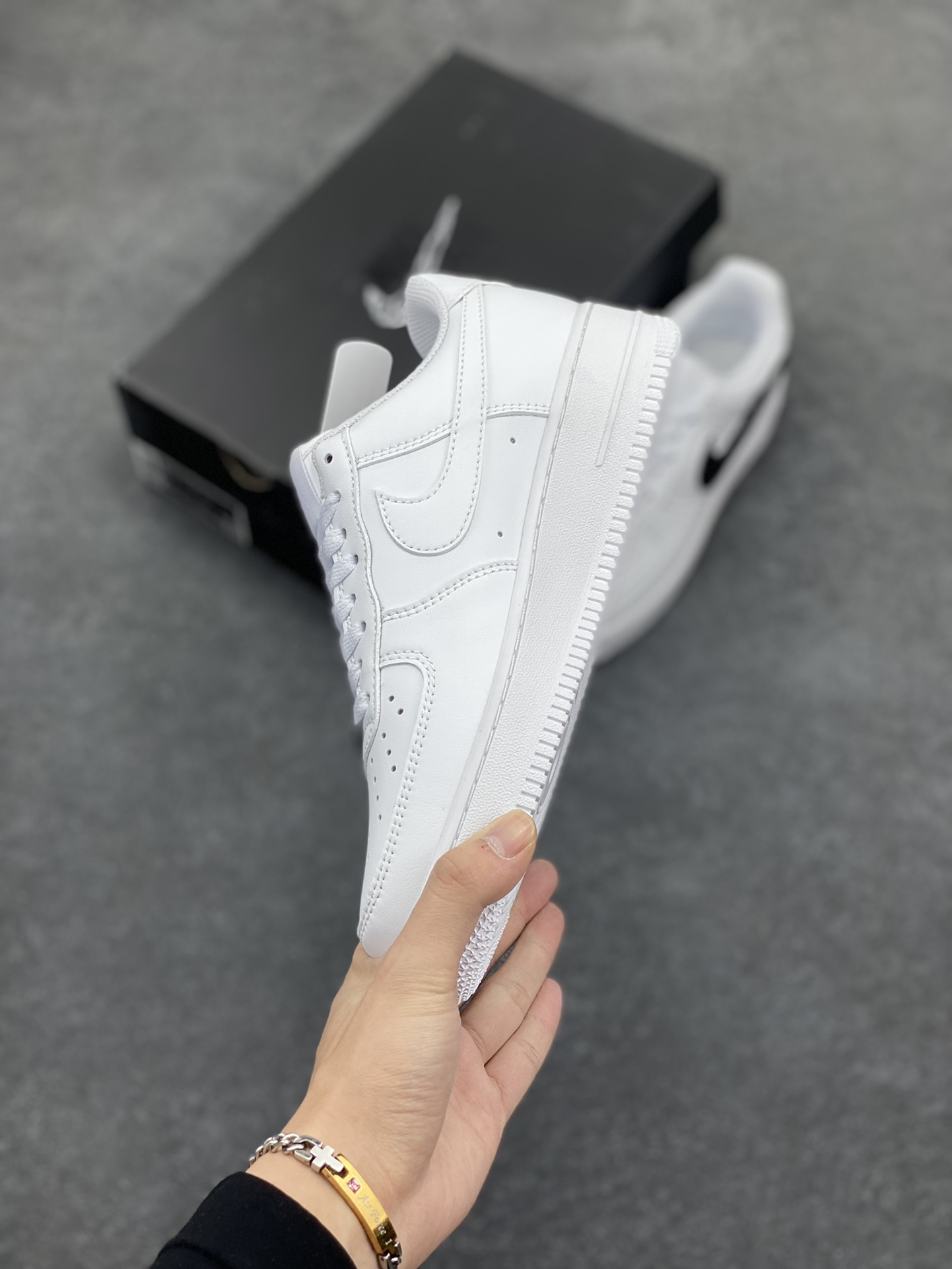 图片[3]-Nike Air Force 1 Low 毒液 空军一号低帮运动休闲板鞋 原楦头原纸板 打造纯正空军版型 专注外贸渠道 全掌内置蜂窝气垫 原盒配件 原厂中底钢印、拉帮完美 货号：IF1686-101 尺码：36 36.5 37.5 38 38.5 39 40 40.5 41 42 42.5 43 44 44.5 45-选品中心