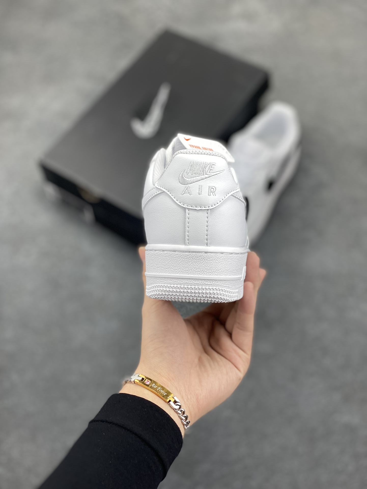 图片[4]-Nike Air Force 1 Low 毒液 空军一号低帮运动休闲板鞋 原楦头原纸板 打造纯正空军版型 专注外贸渠道 全掌内置蜂窝气垫 原盒配件 原厂中底钢印、拉帮完美 货号：IF1686-101 尺码：36 36.5 37.5 38 38.5 39 40 40.5 41 42 42.5 43 44 44.5 45-选品中心