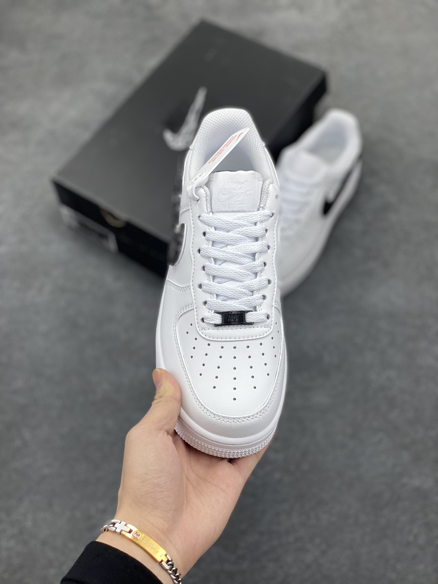 图片[2]-Nike Air Force 1 Low 毒液 空军一号低帮运动休闲板鞋 原楦头原纸板 打造纯正空军版型 专注外贸渠道 全掌内置蜂窝气垫 原盒配件 原厂中底钢印、拉帮完美 货号：IF1686-101 尺码：36 36.5 37.5 38 38.5 39 40 40.5 41 42 42.5 43 44 44.5 45-选品中心
