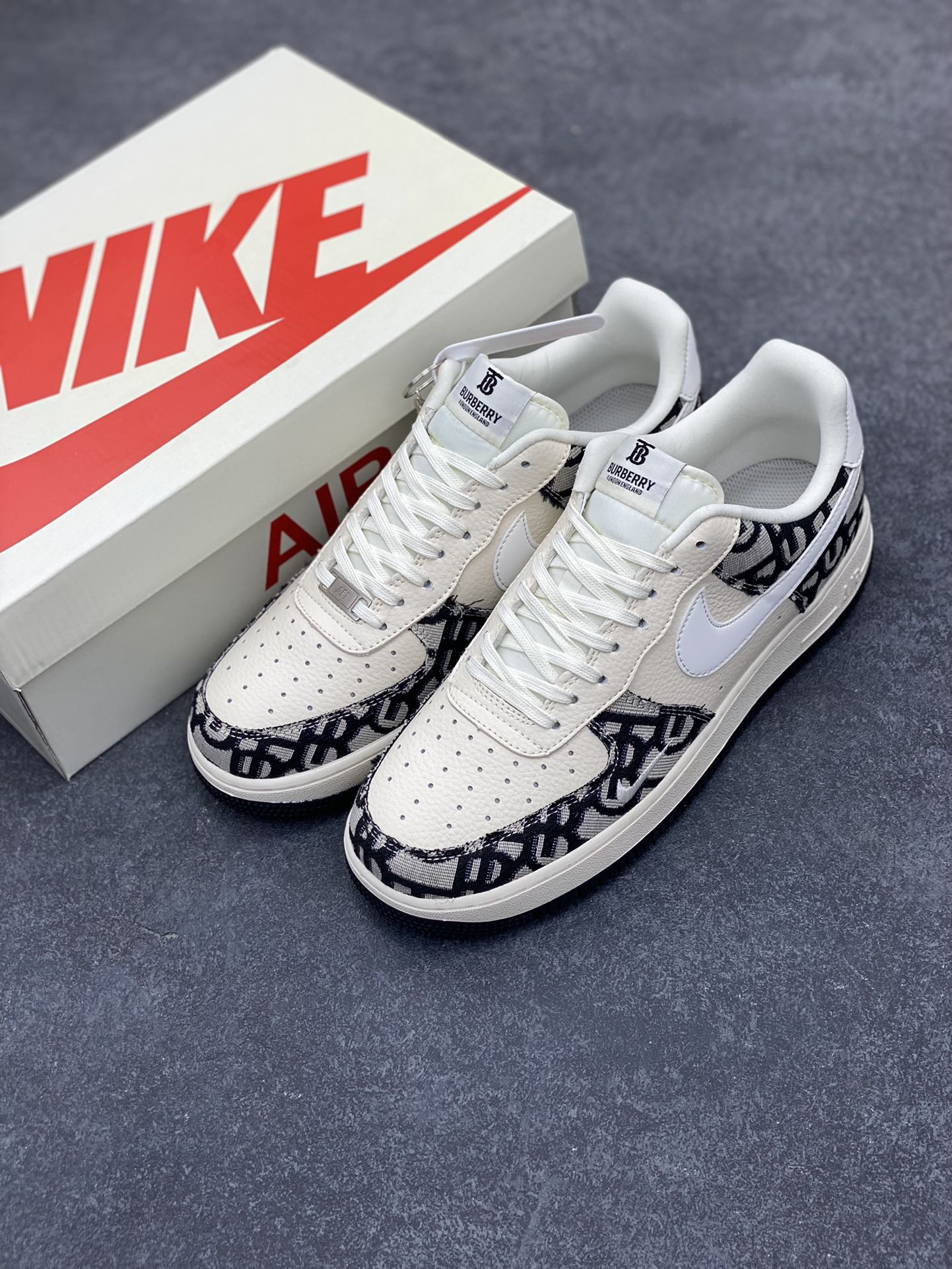 图片[8]-NIke Air Force 1 \’07 Low “迪奥联名——黑花纹”空军一号 低帮 运动鞋 休闲鞋 折边针车 工艺难度大 原楦头原纸板 原装鞋盒 定制五金配件 内置全掌气垫 原厂鞋底 货号：DF0188-028 尺码：36 36.5 37.5 38 38.5 39 40 40.5 41 42 42.5 43 44 44.5 45-选品中心