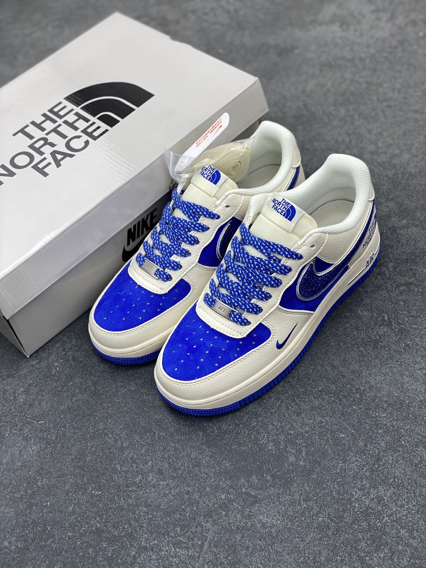 图片[8]-NIke Air Force 1 \’07 Low “北面联名”空军一号 低帮 运动鞋 休闲鞋 折边针车 工艺难度大 原楦头原纸板 原装鞋盒 定制五金配件 内置全掌气垫 原厂鞋底 货号：QY6818-530 尺码：36 36.5 37.5 38 38.5 39 40 40.5 41 42 42.5 43 44 44.5 45-选品中心