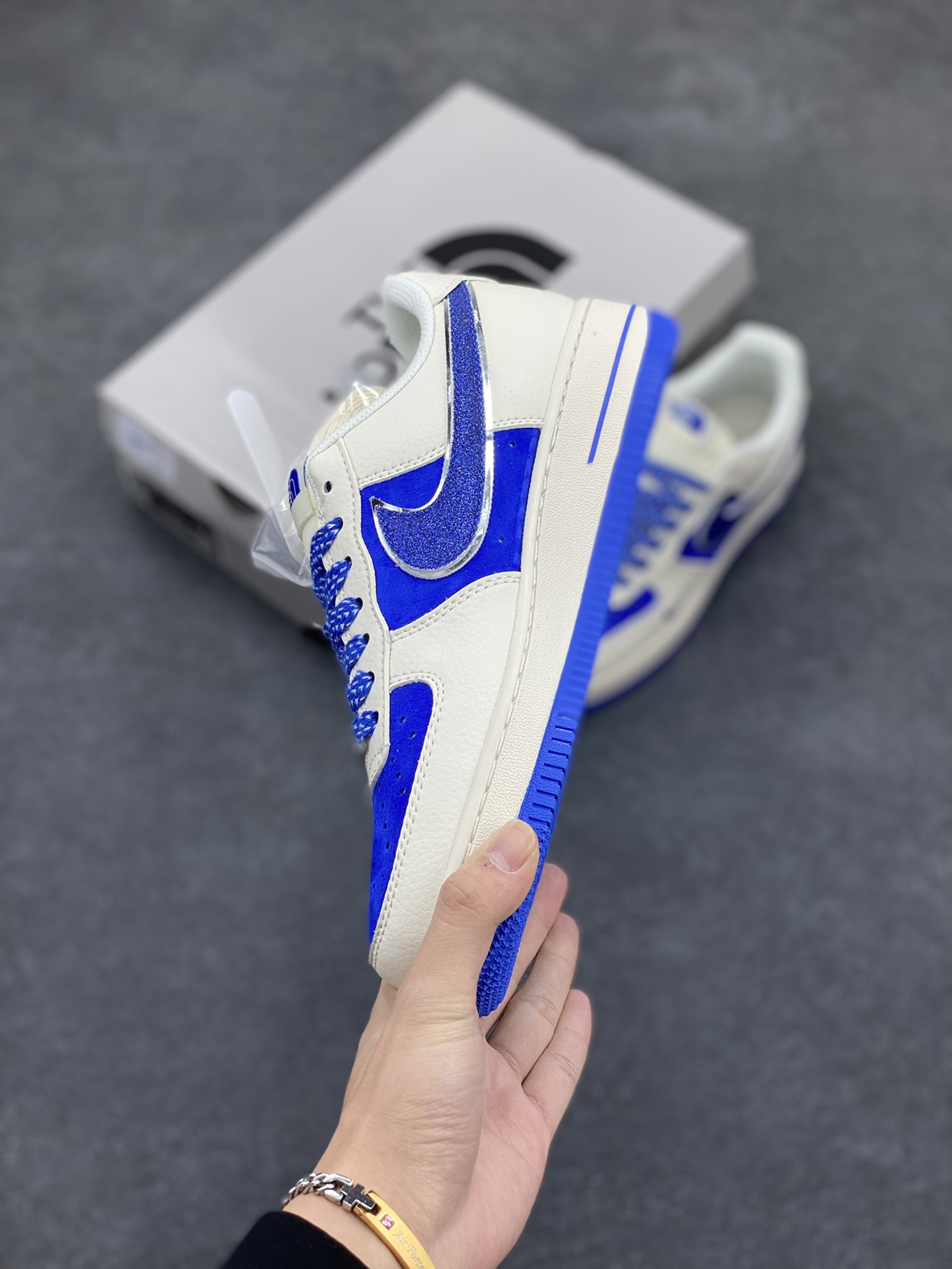 图片[3]-NIke Air Force 1 \’07 Low “北面联名”空军一号 低帮 运动鞋 休闲鞋 折边针车 工艺难度大 原楦头原纸板 原装鞋盒 定制五金配件 内置全掌气垫 原厂鞋底 货号：QY6818-530 尺码：36 36.5 37.5 38 38.5 39 40 40.5 41 42 42.5 43 44 44.5 45-选品中心