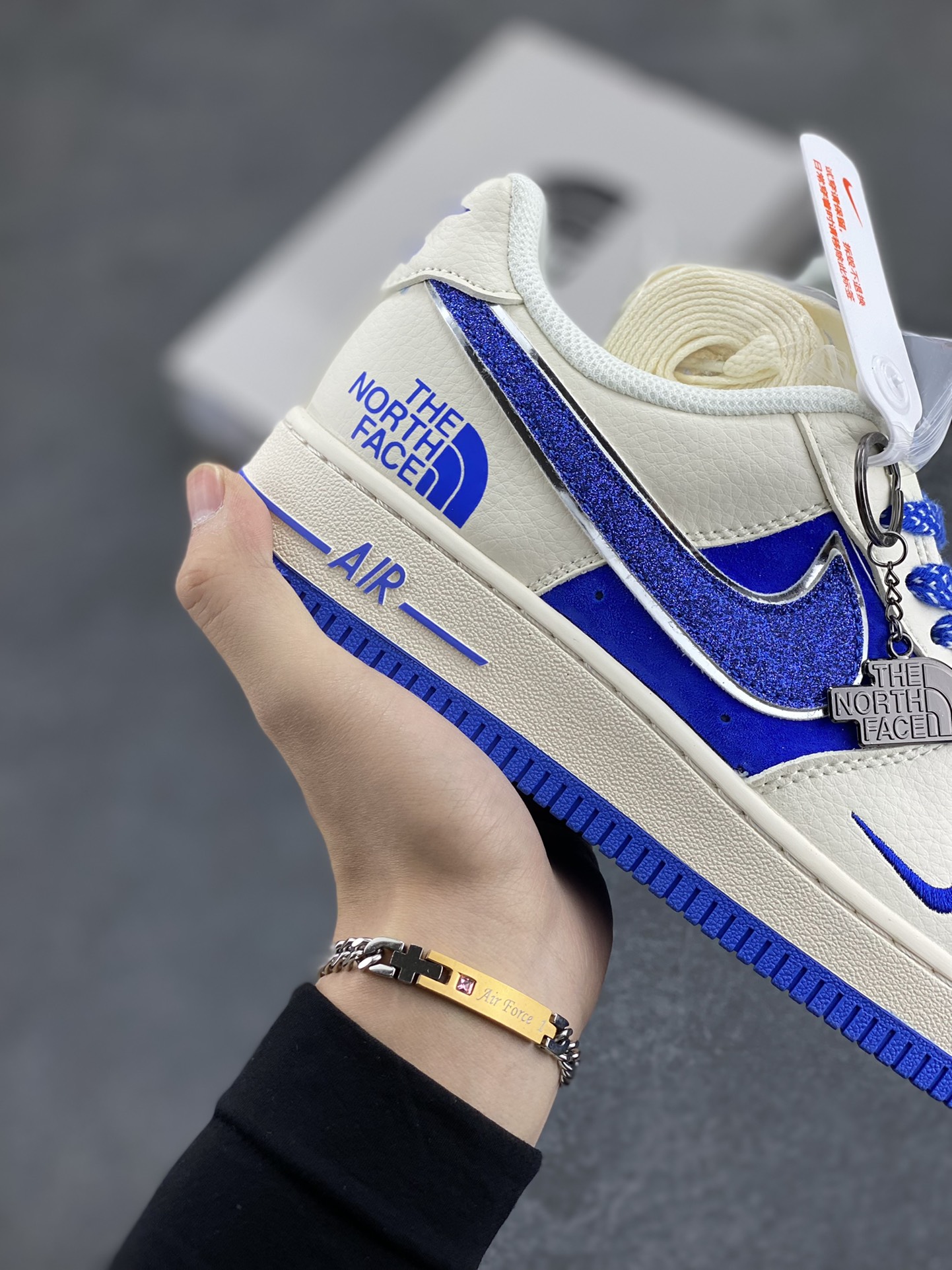 图片[6]-NIke Air Force 1 \’07 Low “北面联名”空军一号 低帮 运动鞋 休闲鞋 折边针车 工艺难度大 原楦头原纸板 原装鞋盒 定制五金配件 内置全掌气垫 原厂鞋底 货号：QY6818-530 尺码：36 36.5 37.5 38 38.5 39 40 40.5 41 42 42.5 43 44 44.5 45-选品中心