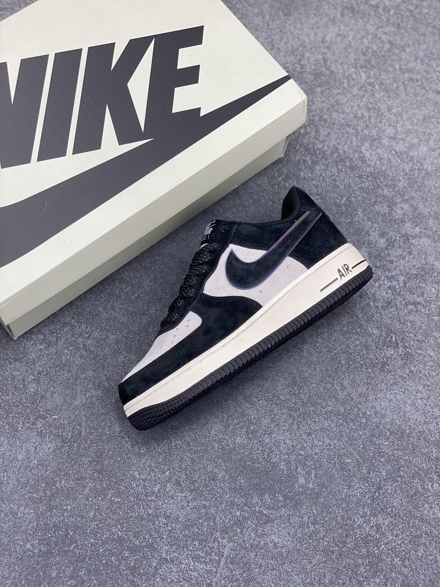 图片[7]-Nike Air Force 1 Low ’07 全麂皮 熊猫配色 空军一号低帮休闲板鞋 原厂麂皮 原楦原纸板 纯正版型 正品NFC感应芯片 高清洁度 内置全掌气垫 货号：MX0820-502 尺码：36 36.5 37.5 38 38.5 39 40 40.5 41 42 42.5 43 44 44.5 45-选品中心