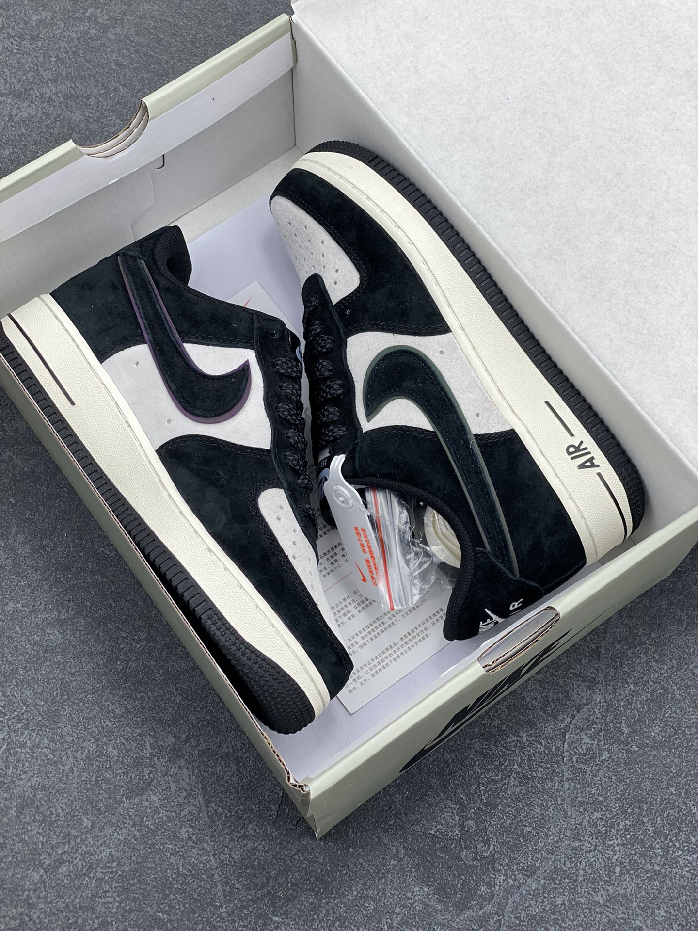 图片[9]-Nike Air Force 1 Low ’07 全麂皮 熊猫配色 空军一号低帮休闲板鞋 原厂麂皮 原楦原纸板 纯正版型 正品NFC感应芯片 高清洁度 内置全掌气垫 货号：MX0820-502 尺码：36 36.5 37.5 38 38.5 39 40 40.5 41 42 42.5 43 44 44.5 45-选品中心