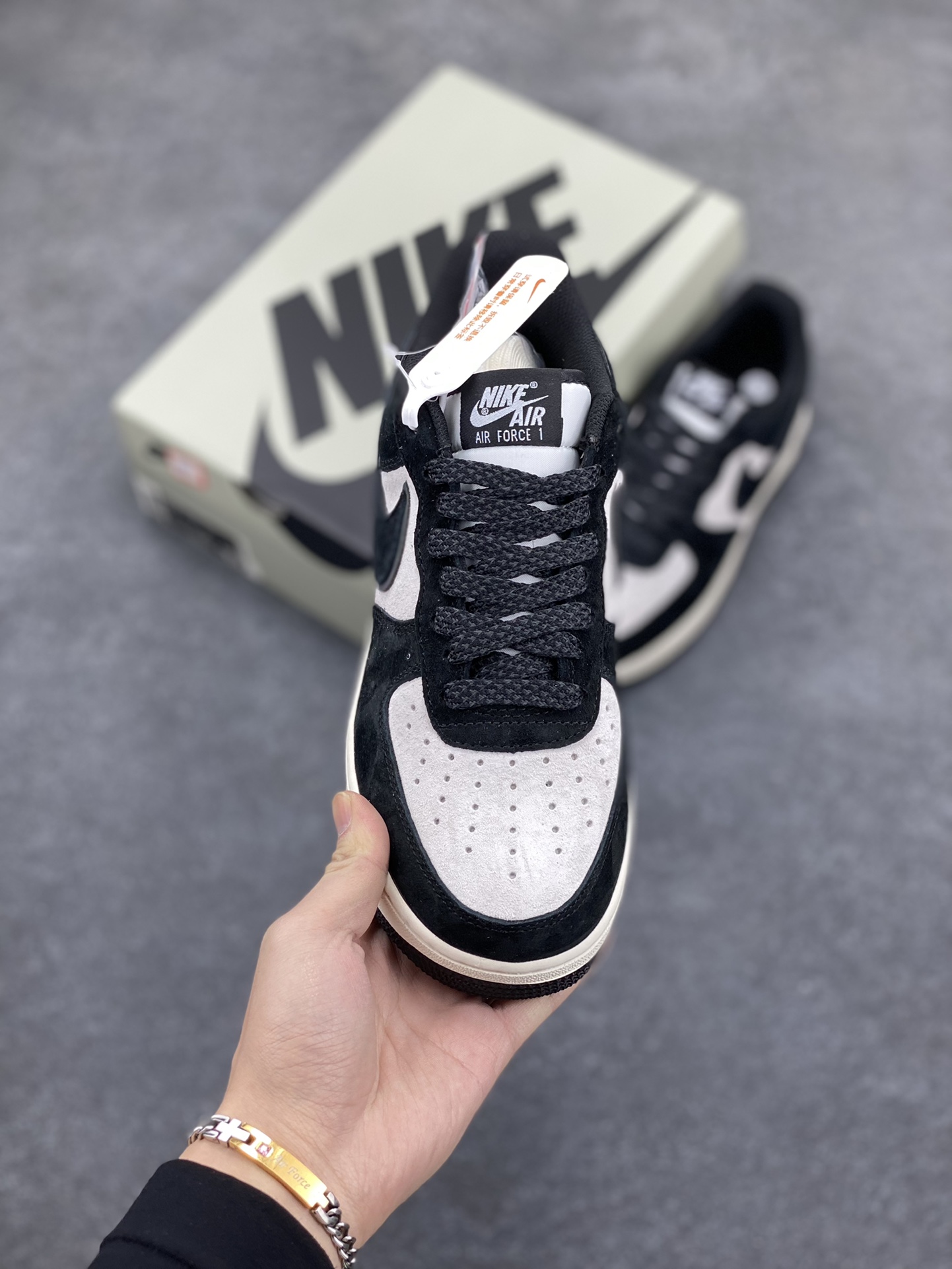 图片[2]-Nike Air Force 1 Low ’07 全麂皮 熊猫配色 空军一号低帮休闲板鞋 原厂麂皮 原楦原纸板 纯正版型 正品NFC感应芯片 高清洁度 内置全掌气垫 货号：MX0820-502 尺码：36 36.5 37.5 38 38.5 39 40 40.5 41 42 42.5 43 44 44.5 45-选品中心