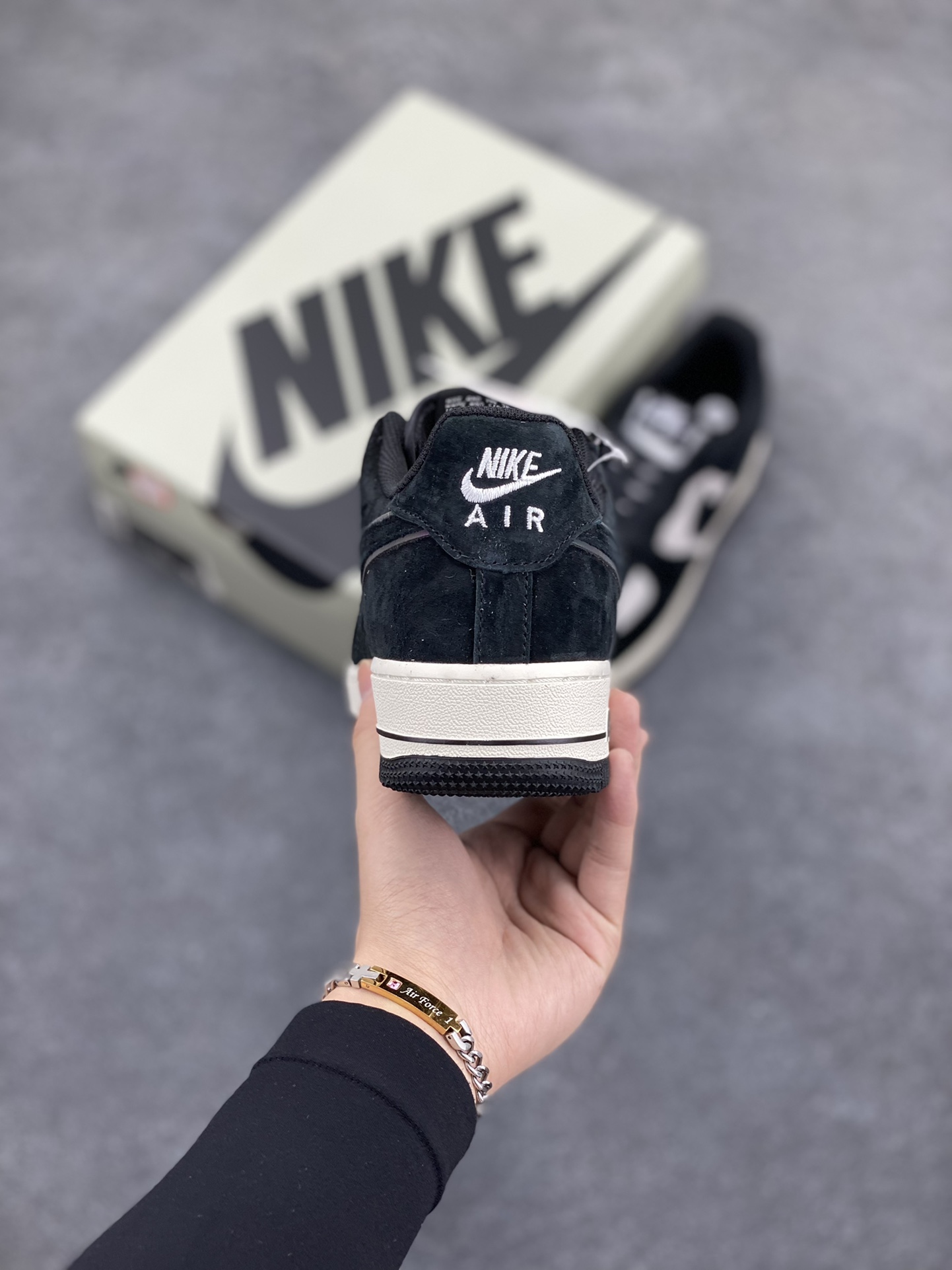 图片[4]-Nike Air Force 1 Low ’07 全麂皮 熊猫配色 空军一号低帮休闲板鞋 原厂麂皮 原楦原纸板 纯正版型 正品NFC感应芯片 高清洁度 内置全掌气垫 货号：MX0820-502 尺码：36 36.5 37.5 38 38.5 39 40 40.5 41 42 42.5 43 44 44.5 45-选品中心