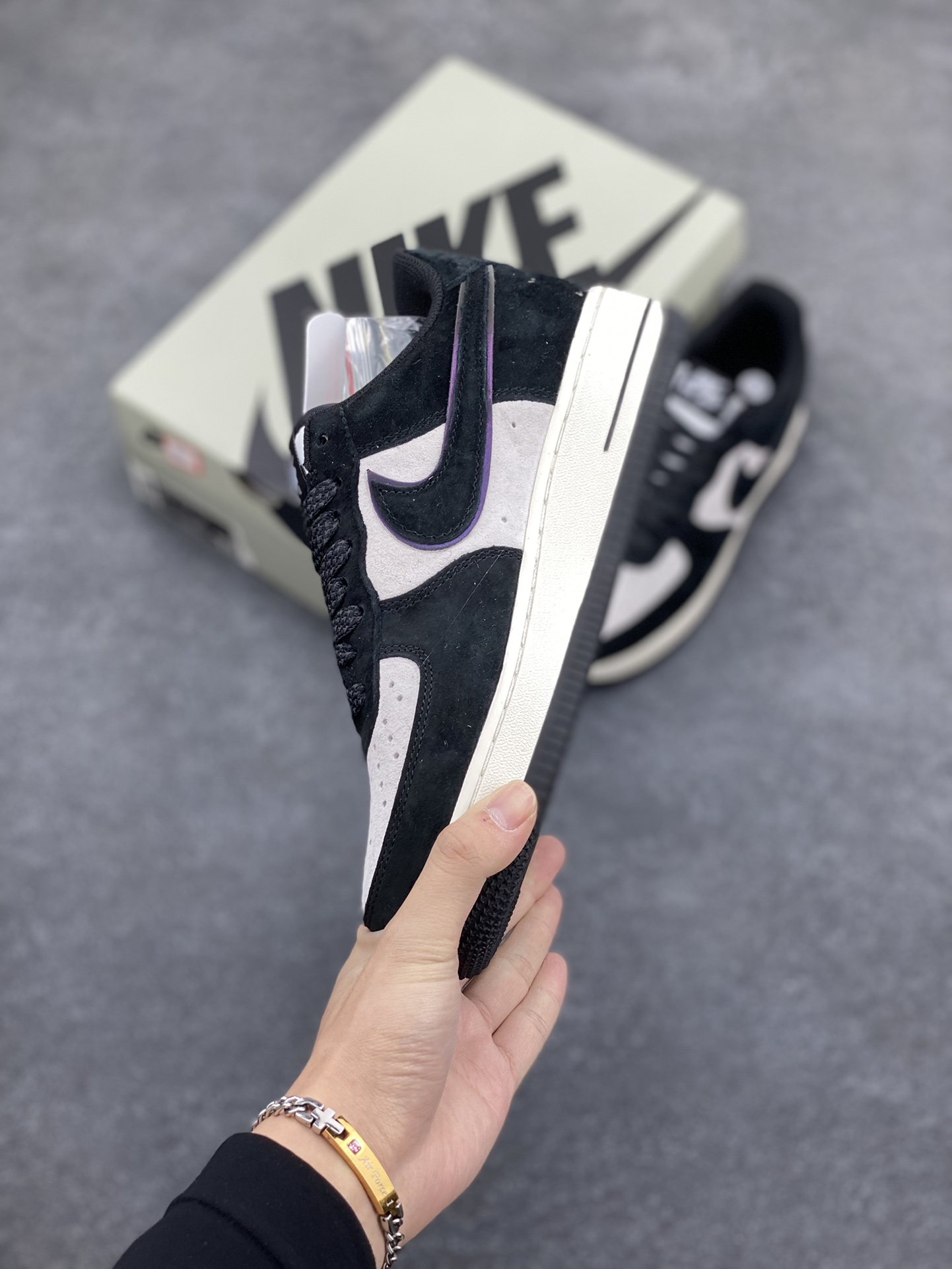 图片[3]-Nike Air Force 1 Low ’07 全麂皮 熊猫配色 空军一号低帮休闲板鞋 原厂麂皮 原楦原纸板 纯正版型 正品NFC感应芯片 高清洁度 内置全掌气垫 货号：MX0820-502 尺码：36 36.5 37.5 38 38.5 39 40 40.5 41 42 42.5 43 44 44.5 45-选品中心