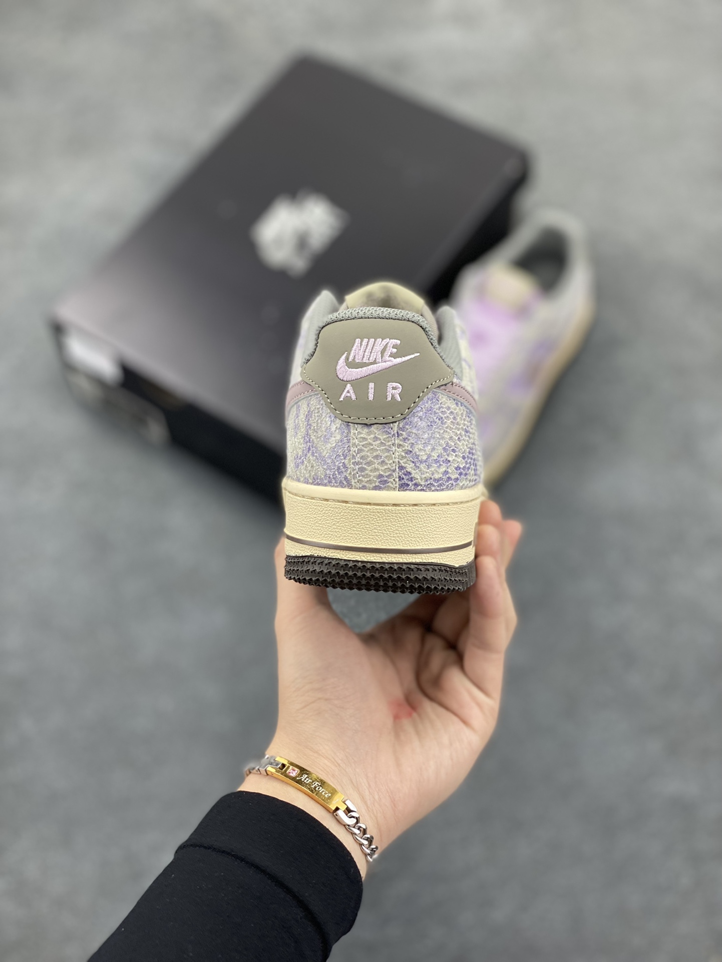 图片[4]-Nike Air Force 1 Low 蛇鳞紫灰 原楦头原纸板 打造纯正空军版型 专注外贸渠道 全掌内置蜂窝气垫 原盒配件 原厂中底钢印、拉帮完美 货号：HF2898-500 尺码：36 36.5 37.5 38 38.5 39 40 40.5 41 42 42.5 43 44 44.5 45-选品中心