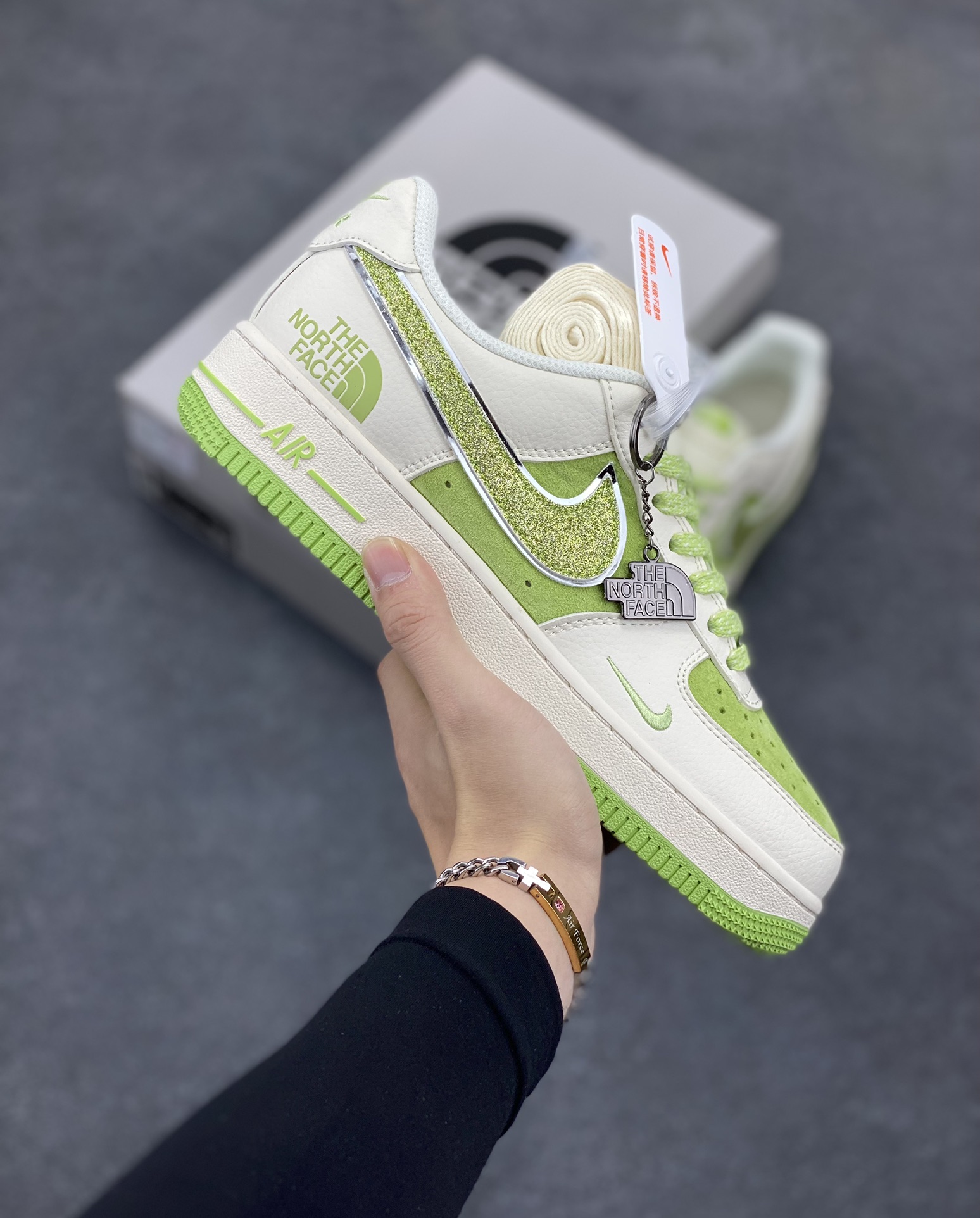 NIke Air Force 1 \'07 Low “北面联名”空军一号 低帮 运动鞋 休闲鞋 折边针车 工艺难度大 原楦头原纸板 原装鞋盒 定制五金配件 内置全掌气垫 原厂鞋底 货号：QY6818-531 尺码：36 36.5 37.5 38 38.5 39 40 40.5 41 42 42.5 43 44 44.5 45-选品中心