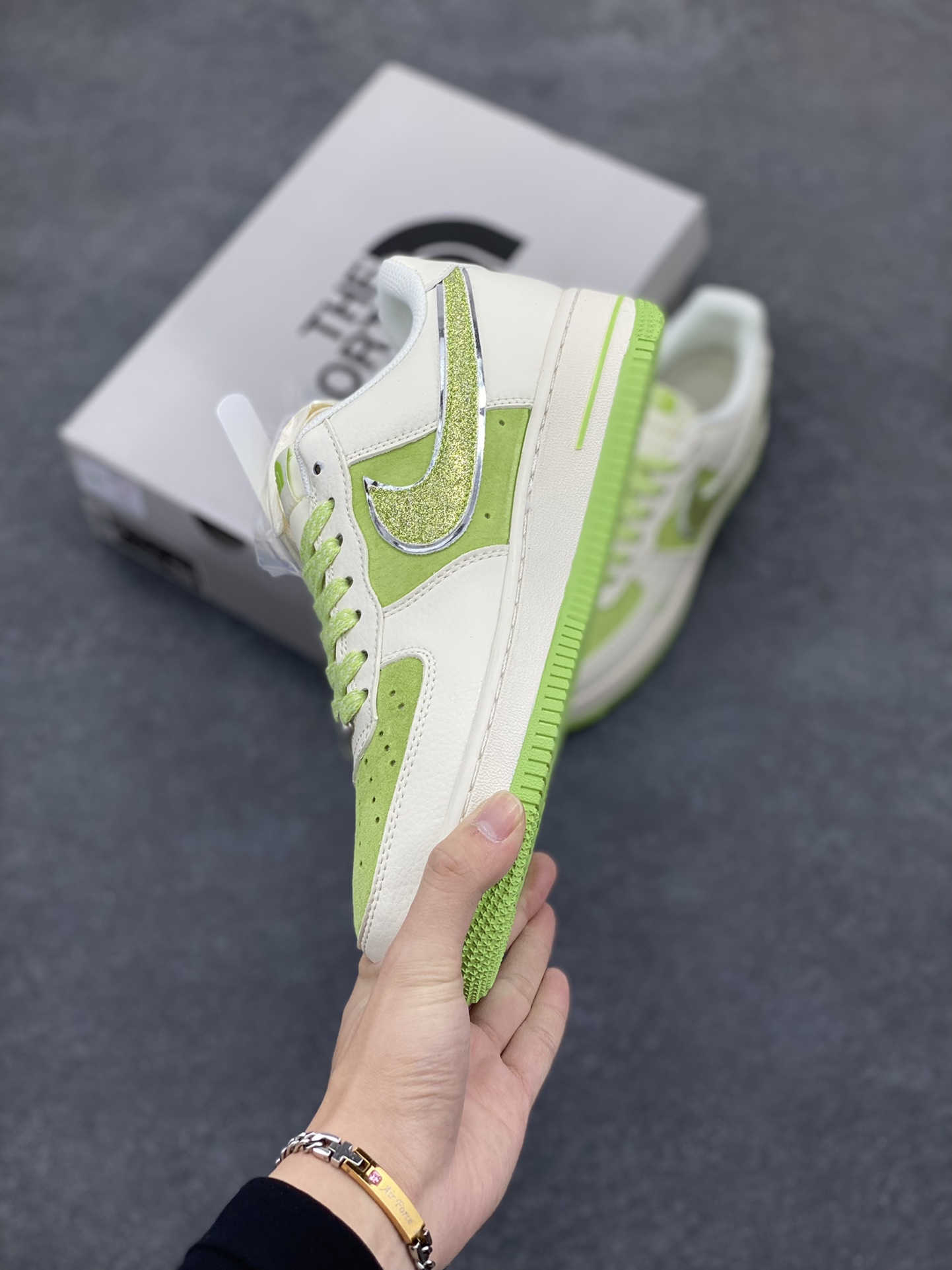 图片[3]-NIke Air Force 1 \’07 Low “北面联名”空军一号 低帮 运动鞋 休闲鞋 折边针车 工艺难度大 原楦头原纸板 原装鞋盒 定制五金配件 内置全掌气垫 原厂鞋底 货号：QY6818-531 尺码：36 36.5 37.5 38 38.5 39 40 40.5 41 42 42.5 43 44 44.5 45-选品中心