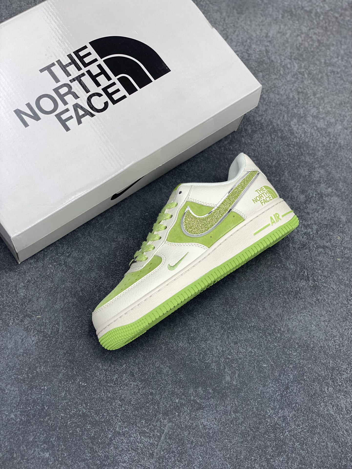 图片[7]-NIke Air Force 1 \’07 Low “北面联名”空军一号 低帮 运动鞋 休闲鞋 折边针车 工艺难度大 原楦头原纸板 原装鞋盒 定制五金配件 内置全掌气垫 原厂鞋底 货号：QY6818-531 尺码：36 36.5 37.5 38 38.5 39 40 40.5 41 42 42.5 43 44 44.5 45-选品中心