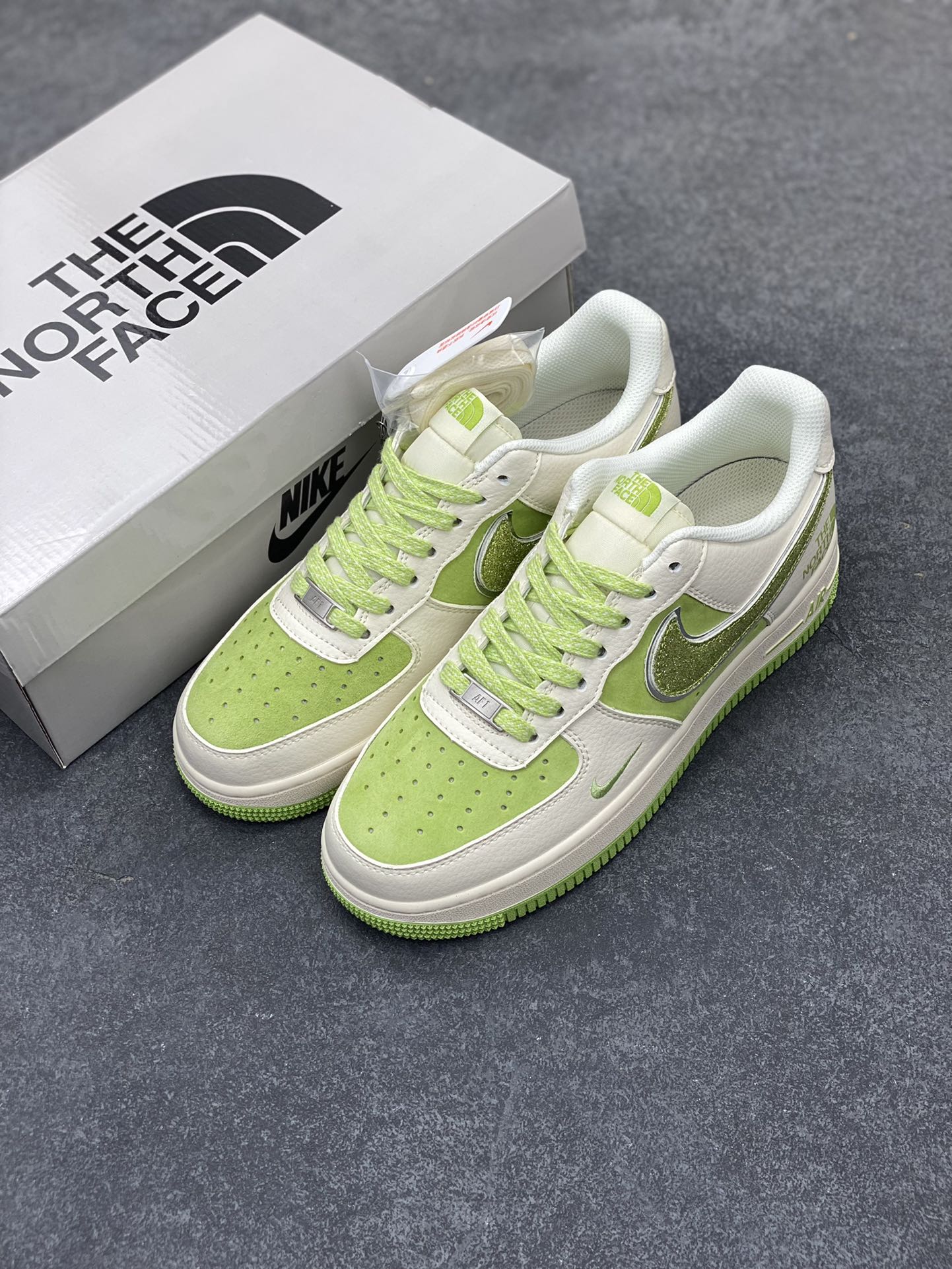 图片[8]-NIke Air Force 1 \’07 Low “北面联名”空军一号 低帮 运动鞋 休闲鞋 折边针车 工艺难度大 原楦头原纸板 原装鞋盒 定制五金配件 内置全掌气垫 原厂鞋底 货号：QY6818-531 尺码：36 36.5 37.5 38 38.5 39 40 40.5 41 42 42.5 43 44 44.5 45-选品中心
