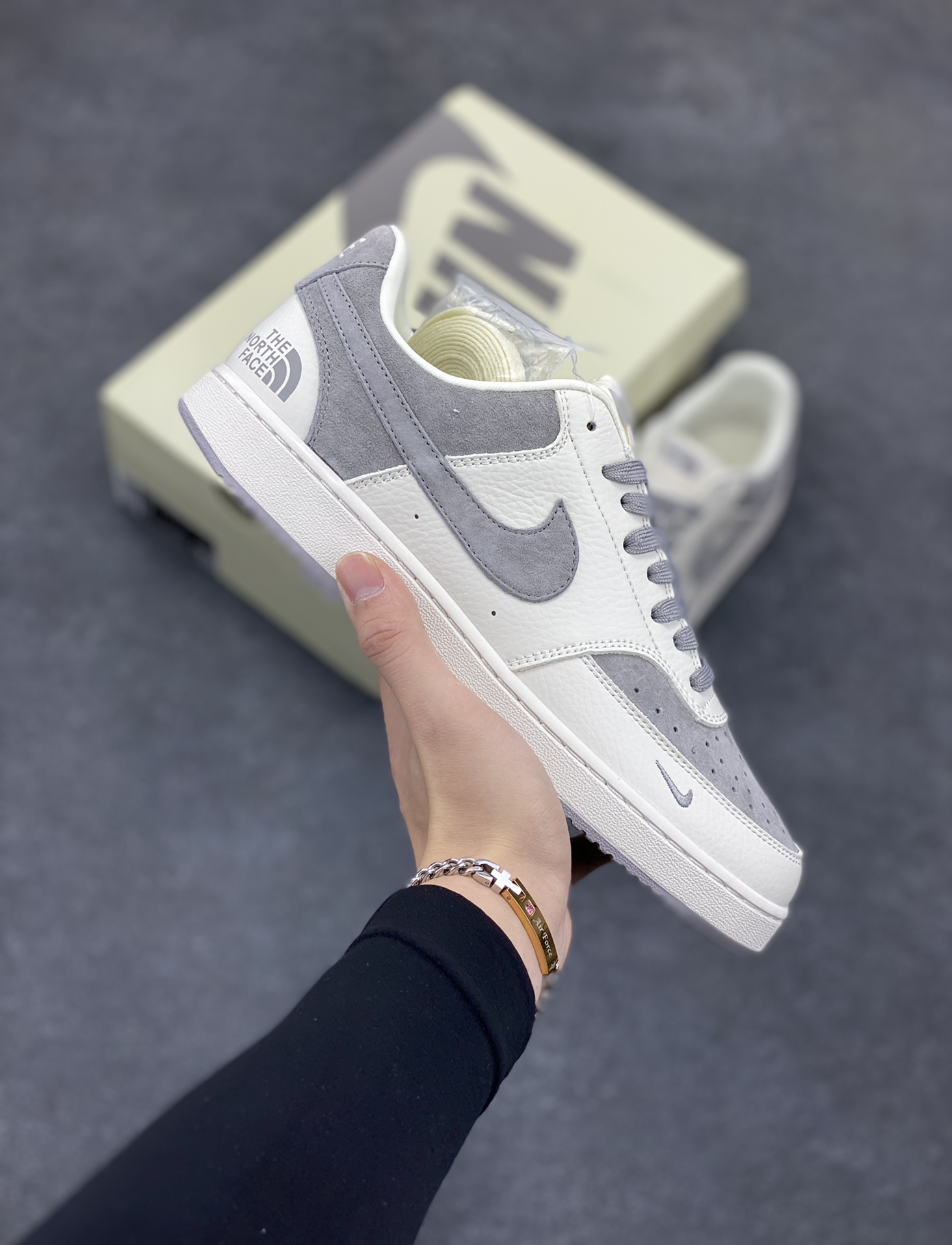 海外爆款 ZP订单 NIKE EBERNON Low prm 小空军低帮百搭透气休闲运动板鞋 独家头层版本 原数据独家私模大底 纯正版型 清洁度完美 货号：FD5188-116 尺码：36 36.5 37.5 38 38.5 39 40 40.5 41 42 42.5 43 44 44.5 45-选品中心