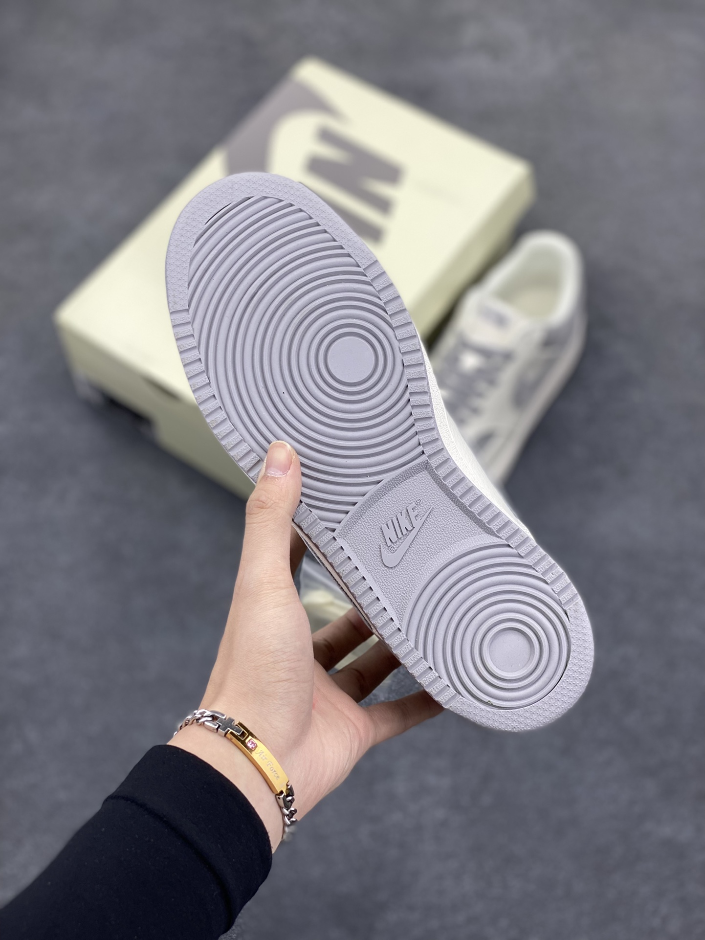 图片[5]-海外爆款 ZP订单 NIKE EBERNON Low prm 小空军低帮百搭透气休闲运动板鞋 独家头层版本 原数据独家私模大底 纯正版型 清洁度完美 货号：FD5188-116 尺码：36 36.5 37.5 38 38.5 39 40 40.5 41 42 42.5 43 44 44.5 45-选品中心