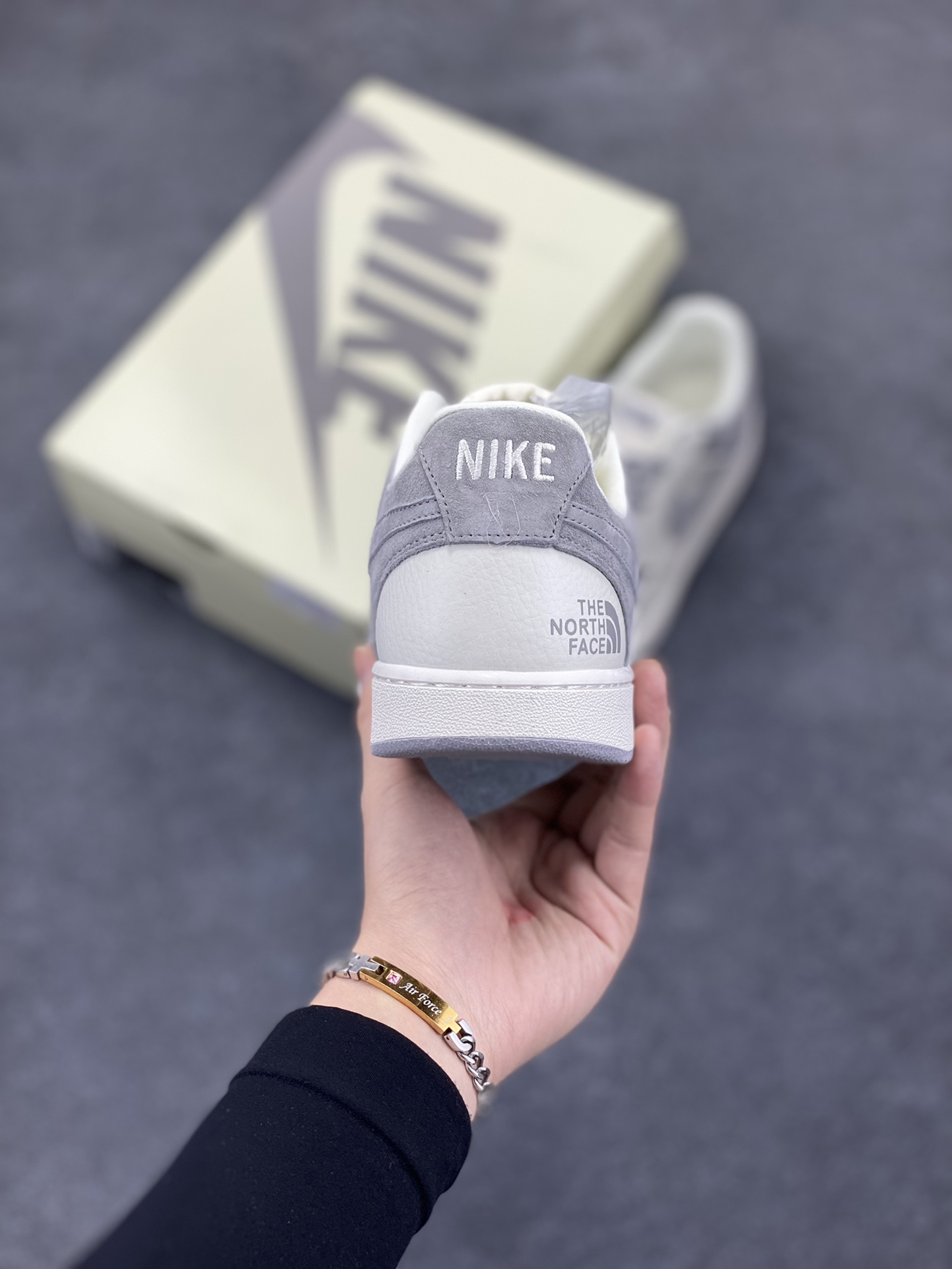 图片[4]-海外爆款 ZP订单 NIKE EBERNON Low prm 小空军低帮百搭透气休闲运动板鞋 独家头层版本 原数据独家私模大底 纯正版型 清洁度完美 货号：FD5188-116 尺码：36 36.5 37.5 38 38.5 39 40 40.5 41 42 42.5 43 44 44.5 45-选品中心