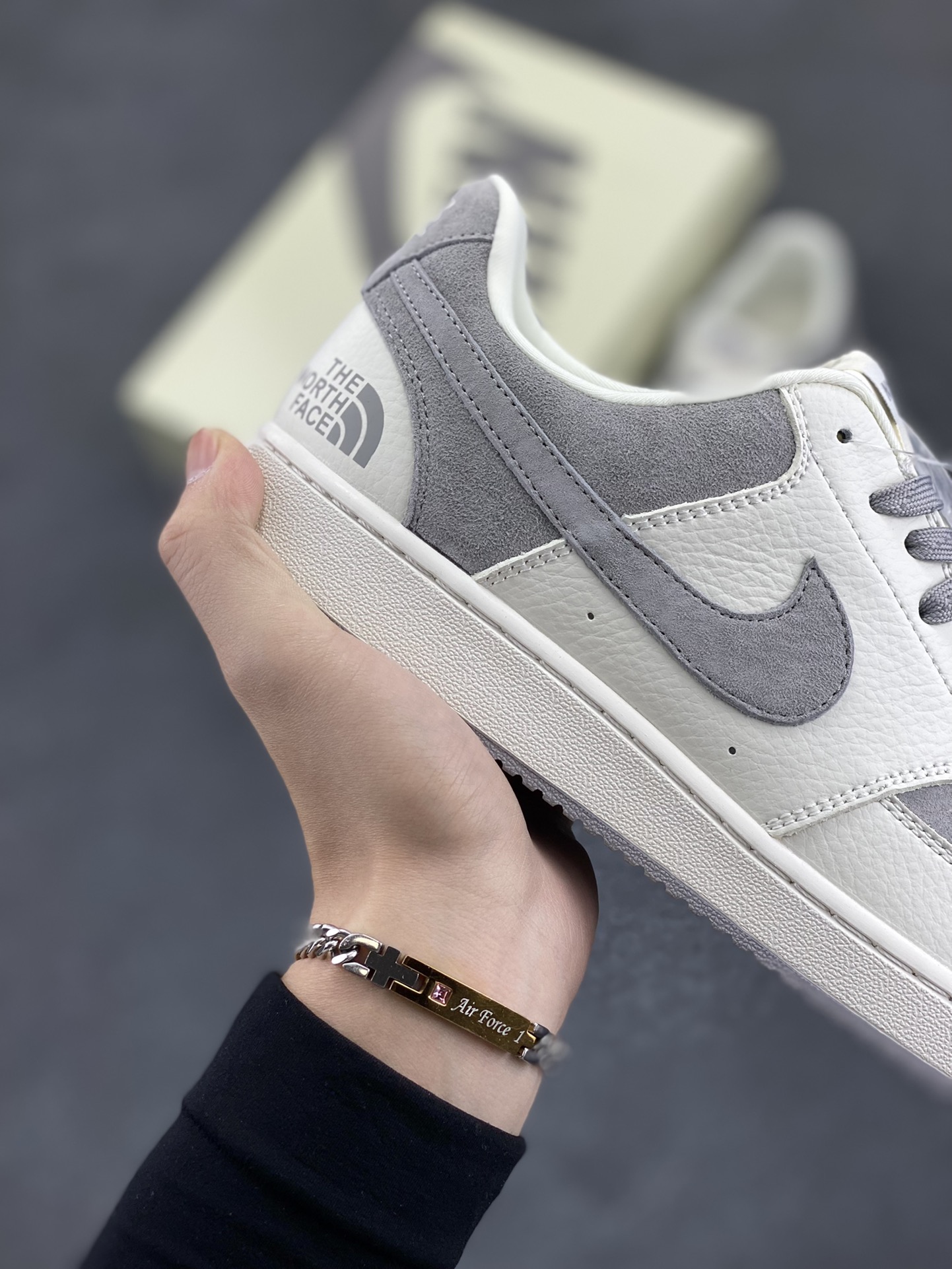 图片[6]-海外爆款 ZP订单 NIKE EBERNON Low prm 小空军低帮百搭透气休闲运动板鞋 独家头层版本 原数据独家私模大底 纯正版型 清洁度完美 货号：FD5188-116 尺码：36 36.5 37.5 38 38.5 39 40 40.5 41 42 42.5 43 44 44.5 45-选品中心