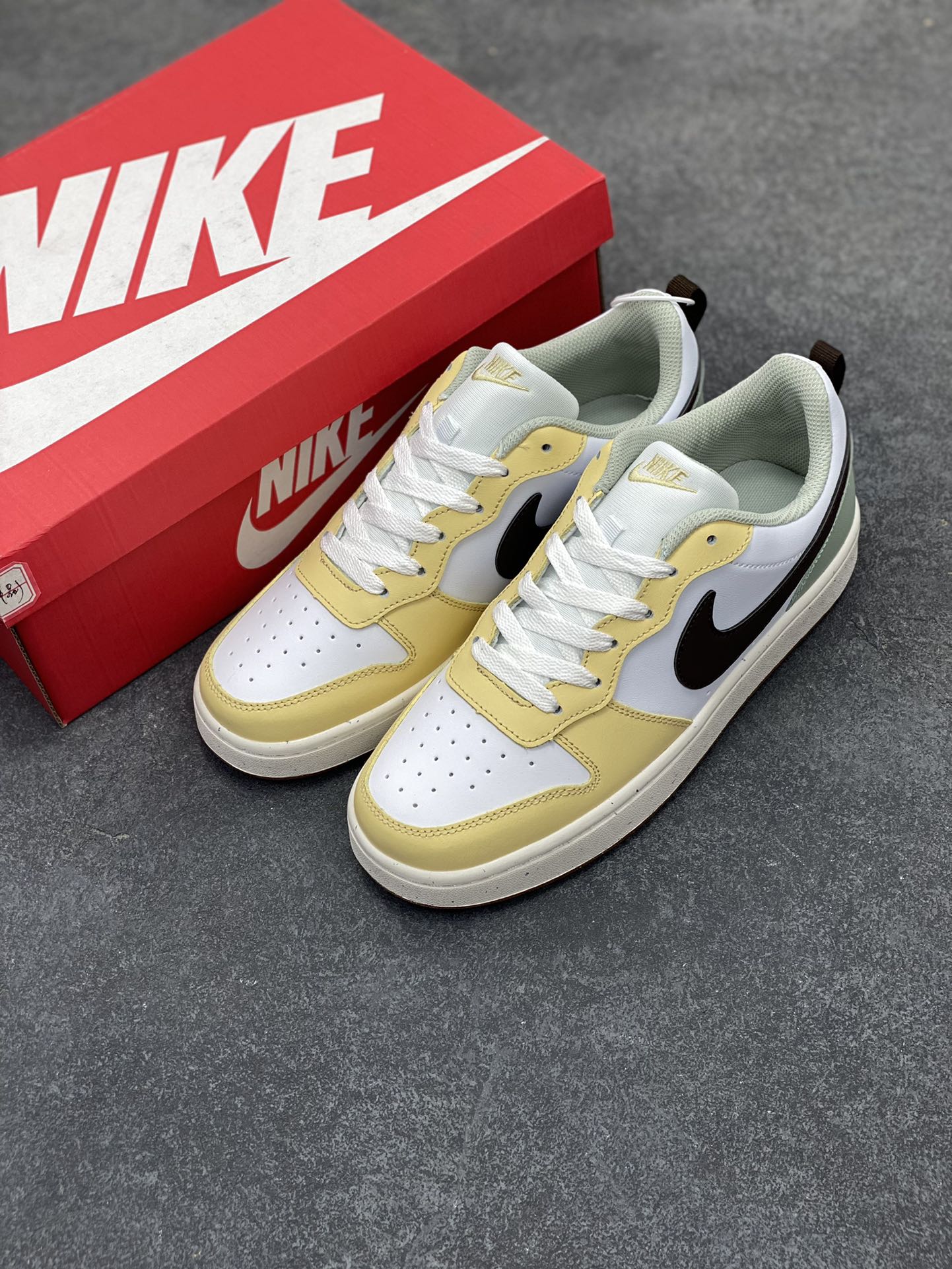 图片[8]-福利特价 Nike Court Borough Low 低帮百搭透气休闲运动板鞋男女鞋 经典耐用的设计，兼顾舒适脚感和出众风范，演绎匠心之作。结构性的支撑贴合感结合复古篮球设计，塑就场外全明星风范。 货号：HV1804-121 尺码：35.5 36 36.5 37.5 38 38.5 39 40 40.5 41 42 42.5 43-选品中心