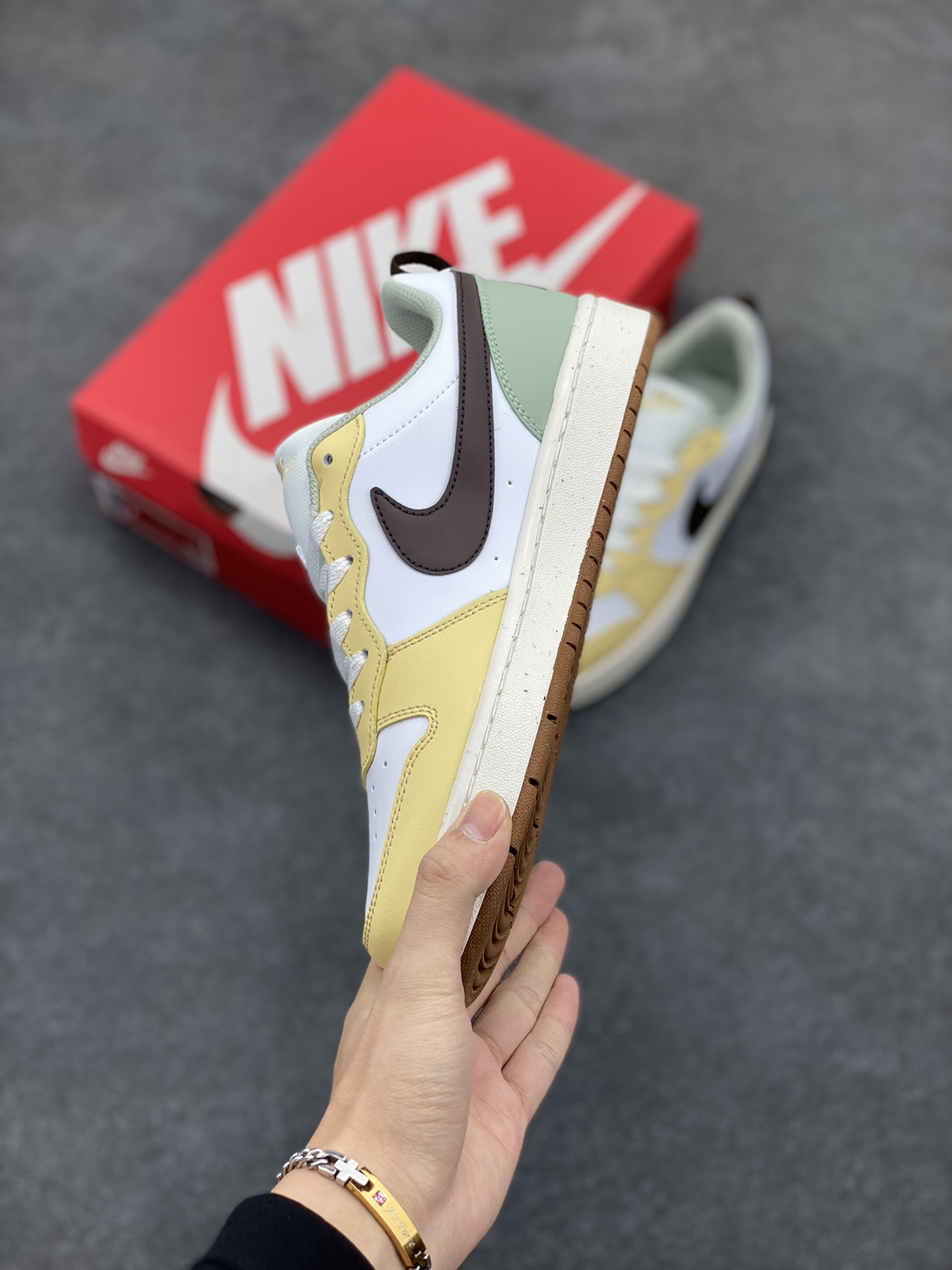 图片[3]-福利特价 Nike Court Borough Low 低帮百搭透气休闲运动板鞋男女鞋 经典耐用的设计，兼顾舒适脚感和出众风范，演绎匠心之作。结构性的支撑贴合感结合复古篮球设计，塑就场外全明星风范。 货号：HV1804-121 尺码：35.5 36 36.5 37.5 38 38.5 39 40 40.5 41 42 42.5 43-选品中心