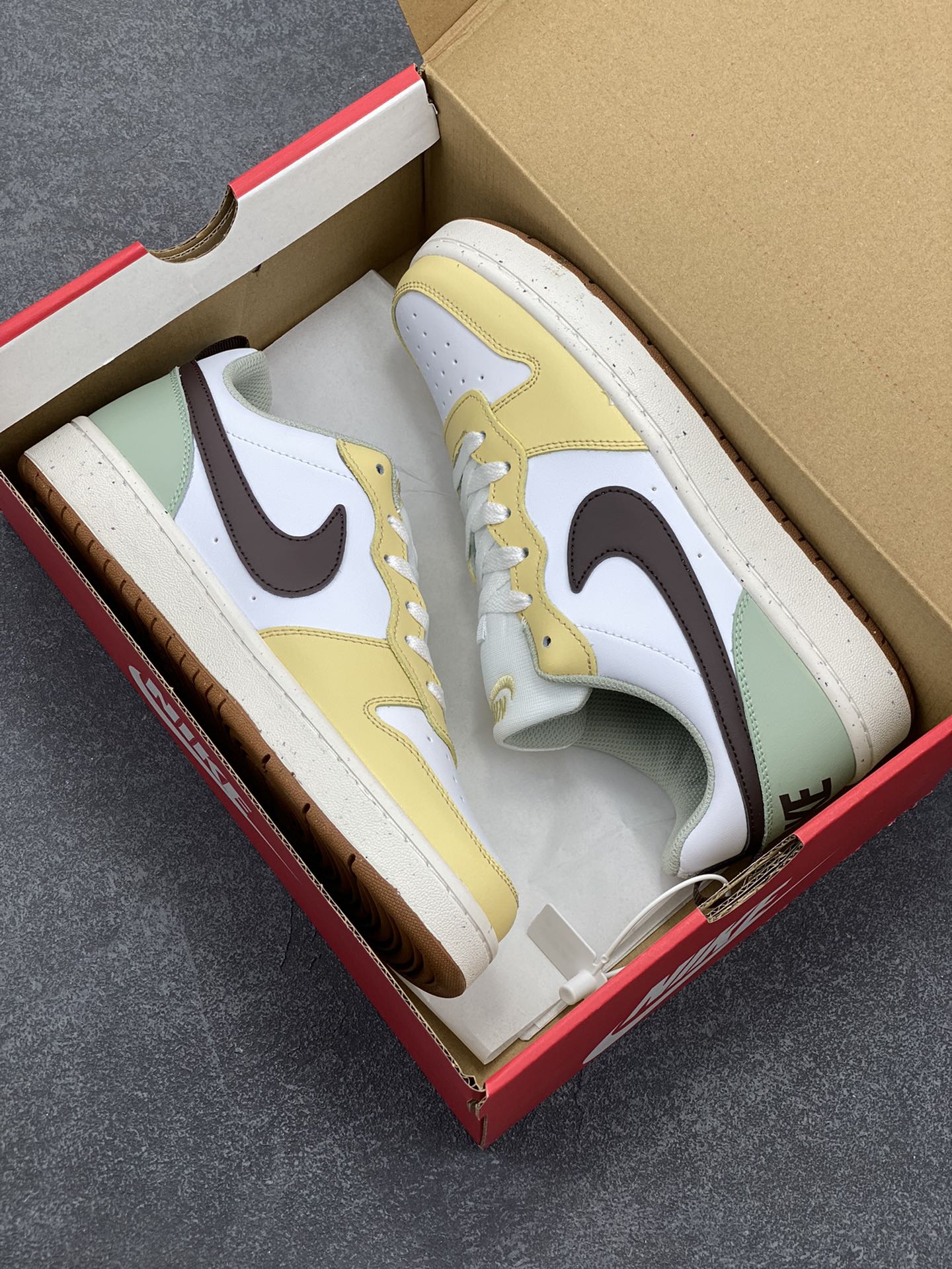 图片[9]-福利特价 Nike Court Borough Low 低帮百搭透气休闲运动板鞋男女鞋 经典耐用的设计，兼顾舒适脚感和出众风范，演绎匠心之作。结构性的支撑贴合感结合复古篮球设计，塑就场外全明星风范。 货号：HV1804-121 尺码：35.5 36 36.5 37.5 38 38.5 39 40 40.5 41 42 42.5 43-选品中心