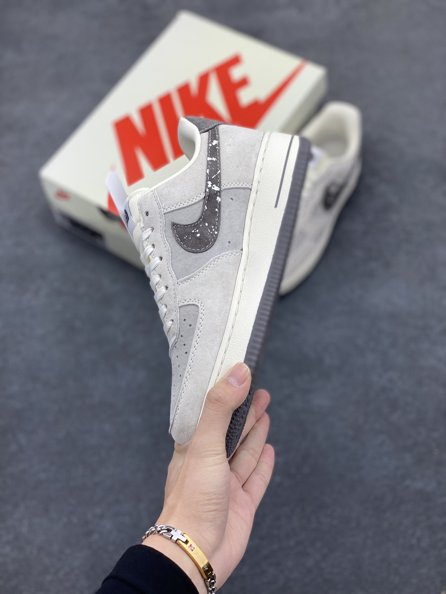 图片[3]-NIke Air Force 1 \’07 Low “北面联名——雪花勾”空军一号 低帮 运动鞋 休闲鞋 折边针车 工艺难度大 原楦头原纸板 原装鞋盒 定制五金配件 内置全掌气垫 原厂鞋底 货号：KK1988-041 尺码：36 36.5 37.5 38 38.5 39 40 40.5 41 42 42.5 43 44 44.5 45-选品中心