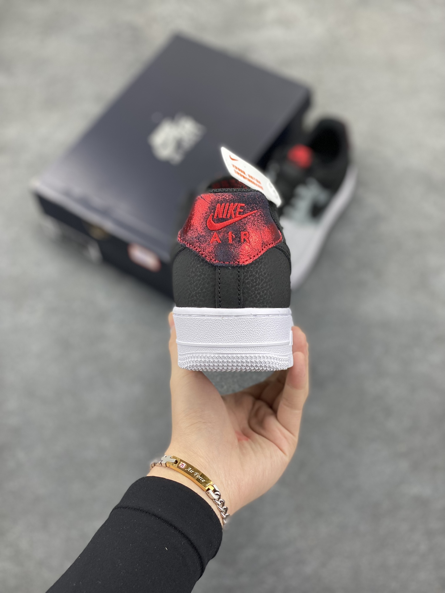 图片[4]-Air Force 1\’ 07 黑灰红 原楦头原纸板 打造纯正空军版型 专注外贸渠道 全掌内置蜂窝气垫 #原盒配件 原厂中底钢印、拉帮完美 货号：CZ0337-001 尺码：36 36.5 37.5 38 38.5 39 40 40.5 41 42 42.5 43 44 44.5 45-选品中心