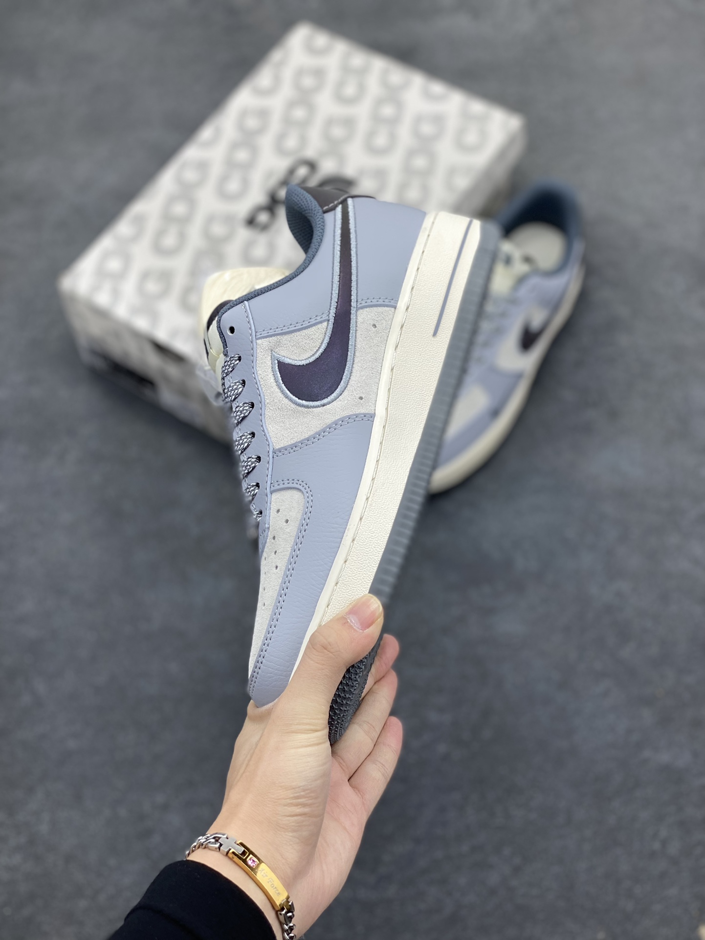图片[3]-NIke Air Force 1 \’07 Low “北面联名——刺绣泼墨勾”空军一号 低帮 运动鞋 休闲鞋 折边针车 工艺难度大 原楦头原纸板 原装鞋盒 定制五金配件 内置全掌气垫 原厂鞋底 货号：DM6688-006 尺码：36 36.5 37.5 38 38.5 39 40 40.5 41 42 42.5 43 44 44.5 45-选品中心