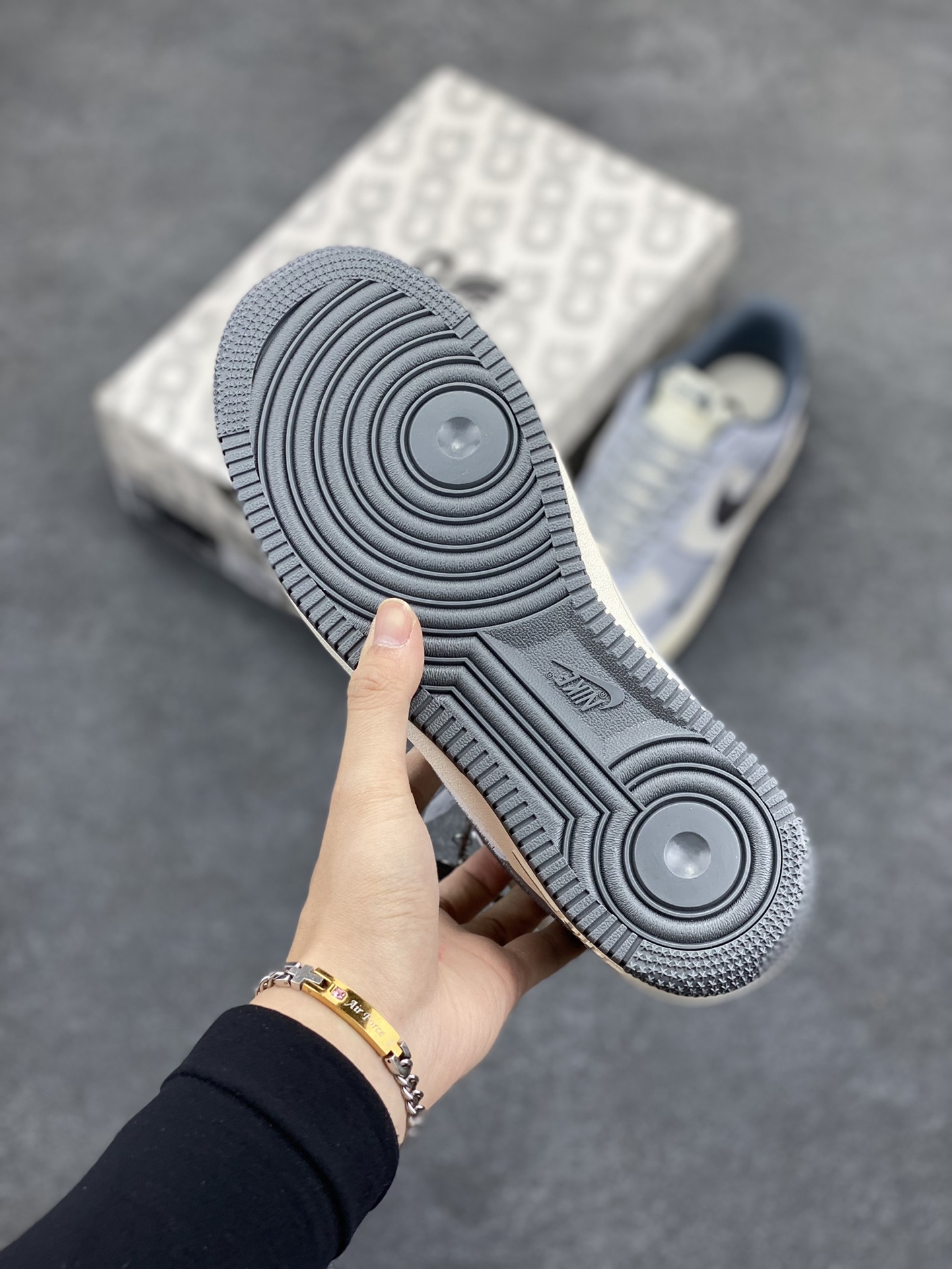 图片[5]-NIke Air Force 1 \’07 Low “北面联名——刺绣泼墨勾”空军一号 低帮 运动鞋 休闲鞋 折边针车 工艺难度大 原楦头原纸板 原装鞋盒 定制五金配件 内置全掌气垫 原厂鞋底 货号：DM6688-006 尺码：36 36.5 37.5 38 38.5 39 40 40.5 41 42 42.5 43 44 44.5 45-选品中心