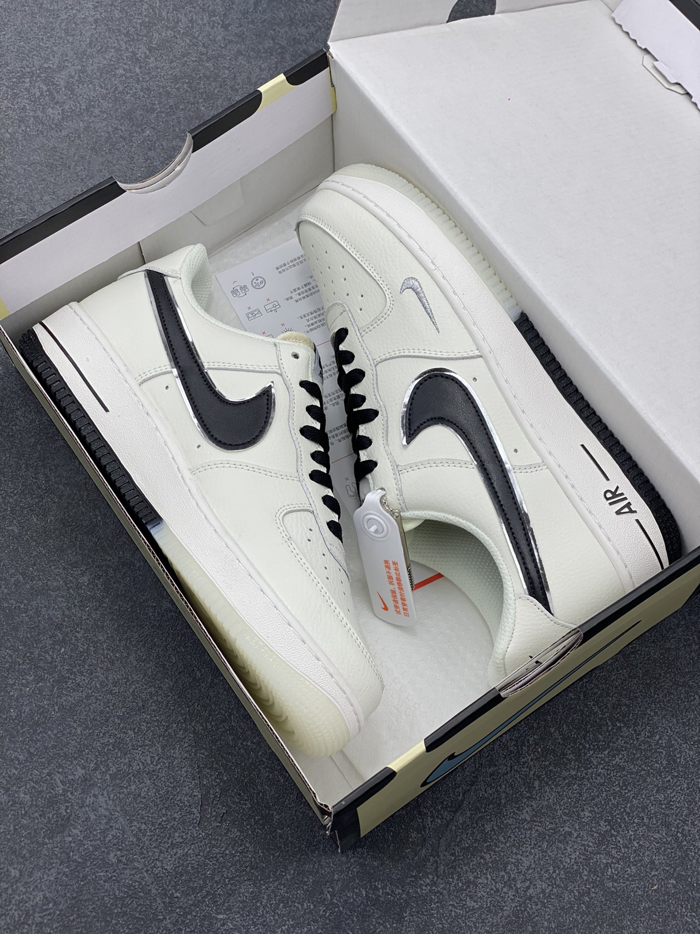 图片[9]-Nike Air Force 1 Low 空军一号低帮百搭休闲运动板鞋。柔软、弹性十足的缓震性能和出色的中底设计，横跨复古与现代的外型结合，造就出风靡全球三十多年的Force 1，直到今天还深受青睐。 货号： UN1635-101 尺码：36 36.5 37.5 38 38.5 39 40 40.5 41 42 42.5 43 44 44.5 45-选品中心