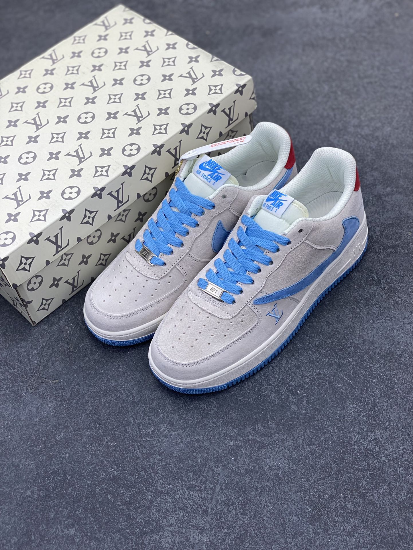 图片[8]-Nike Air Force 1 Low 空军一号低帮百搭休闲运动板鞋。柔软、弹性十足的缓震性能和出色的中底设计，横跨复古与现代的外型结合，造就出风靡全球三十多年的Force 1，直到今天还深受青睐。 货号： CW2288-111 尺码：36 36.5 37.5 38 38.5 39 40 40.5 41 42 42.5 43 44 44.5 45-选品中心