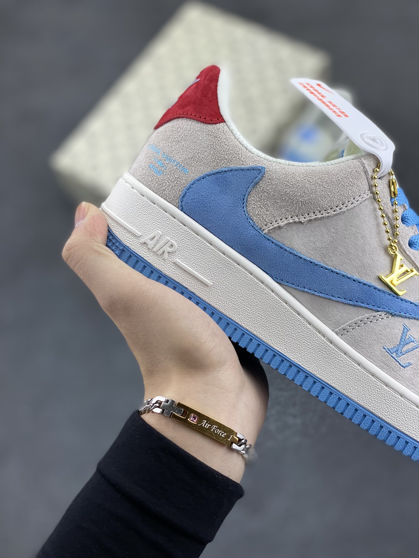 图片[6]-Nike Air Force 1 Low 空军一号低帮百搭休闲运动板鞋。柔软、弹性十足的缓震性能和出色的中底设计，横跨复古与现代的外型结合，造就出风靡全球三十多年的Force 1，直到今天还深受青睐。 货号： CW2288-111 尺码：36 36.5 37.5 38 38.5 39 40 40.5 41 42 42.5 43 44 44.5 45-选品中心