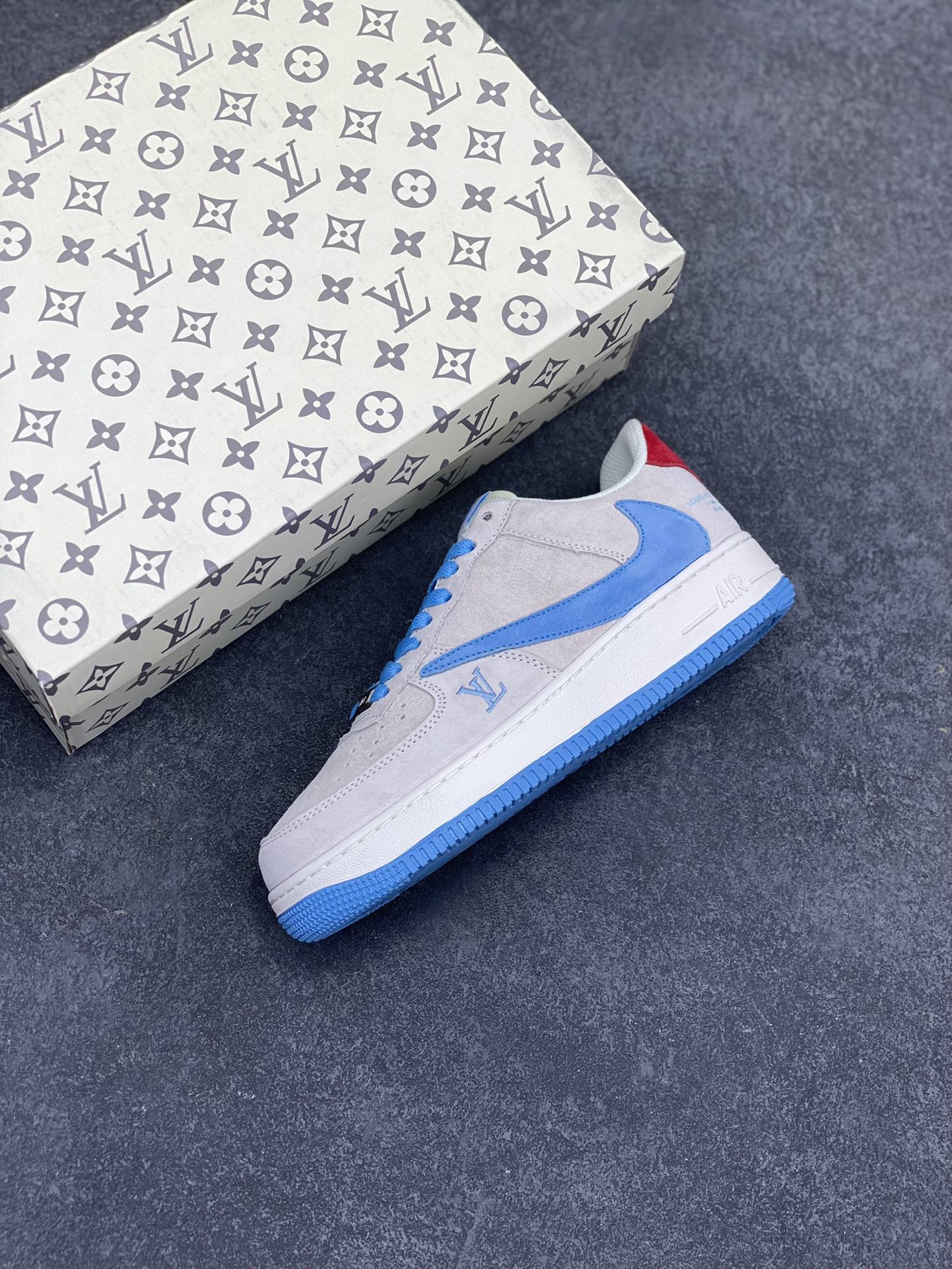 图片[7]-Nike Air Force 1 Low 空军一号低帮百搭休闲运动板鞋。柔软、弹性十足的缓震性能和出色的中底设计，横跨复古与现代的外型结合，造就出风靡全球三十多年的Force 1，直到今天还深受青睐。 货号： CW2288-111 尺码：36 36.5 37.5 38 38.5 39 40 40.5 41 42 42.5 43 44 44.5 45-选品中心