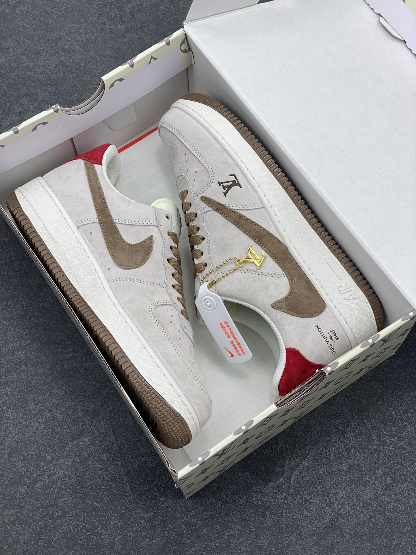 图片[9]-Nike Air Force 1 Low 空军一号低帮百搭休闲运动板鞋。柔软、弹性十足的缓震性能和出色的中底设计，横跨复古与现代的外型结合，造就出风靡全球三十多年的Force 1，直到今天还深受青睐。 货号： DM7688-222 尺码：36 36.5 37.5 38 38.5 39 40 40.5 41 42 42.5 43 44 44.5 45-选品中心