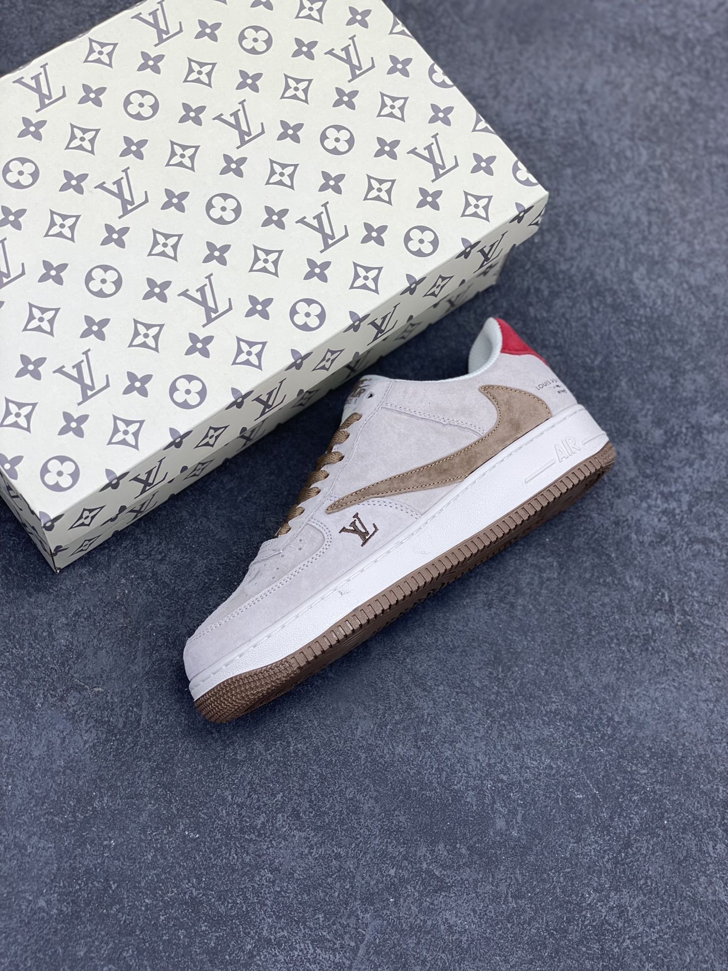 图片[7]-Nike Air Force 1 Low 空军一号低帮百搭休闲运动板鞋。柔软、弹性十足的缓震性能和出色的中底设计，横跨复古与现代的外型结合，造就出风靡全球三十多年的Force 1，直到今天还深受青睐。 货号： DM7688-222 尺码：36 36.5 37.5 38 38.5 39 40 40.5 41 42 42.5 43 44 44.5 45-选品中心