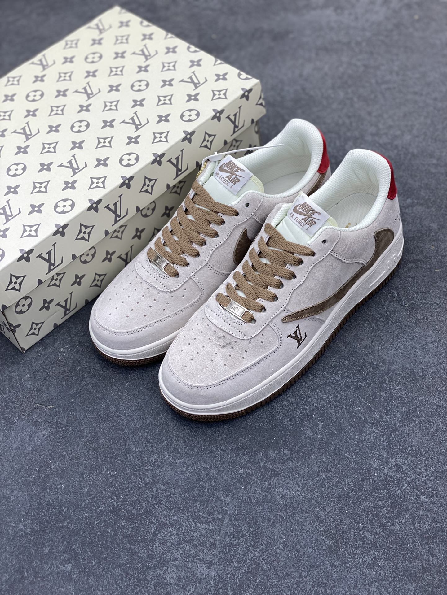 图片[8]-Nike Air Force 1 Low 空军一号低帮百搭休闲运动板鞋。柔软、弹性十足的缓震性能和出色的中底设计，横跨复古与现代的外型结合，造就出风靡全球三十多年的Force 1，直到今天还深受青睐。 货号： DM7688-222 尺码：36 36.5 37.5 38 38.5 39 40 40.5 41 42 42.5 43 44 44.5 45-选品中心
