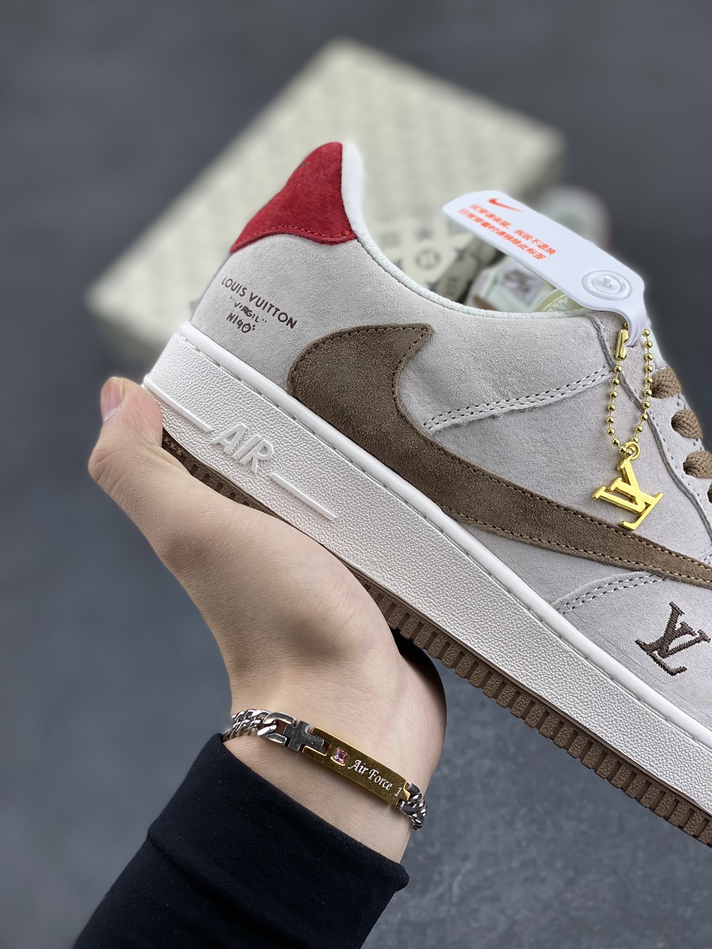 图片[6]-Nike Air Force 1 Low 空军一号低帮百搭休闲运动板鞋。柔软、弹性十足的缓震性能和出色的中底设计，横跨复古与现代的外型结合，造就出风靡全球三十多年的Force 1，直到今天还深受青睐。 货号： DM7688-222 尺码：36 36.5 37.5 38 38.5 39 40 40.5 41 42 42.5 43 44 44.5 45-选品中心