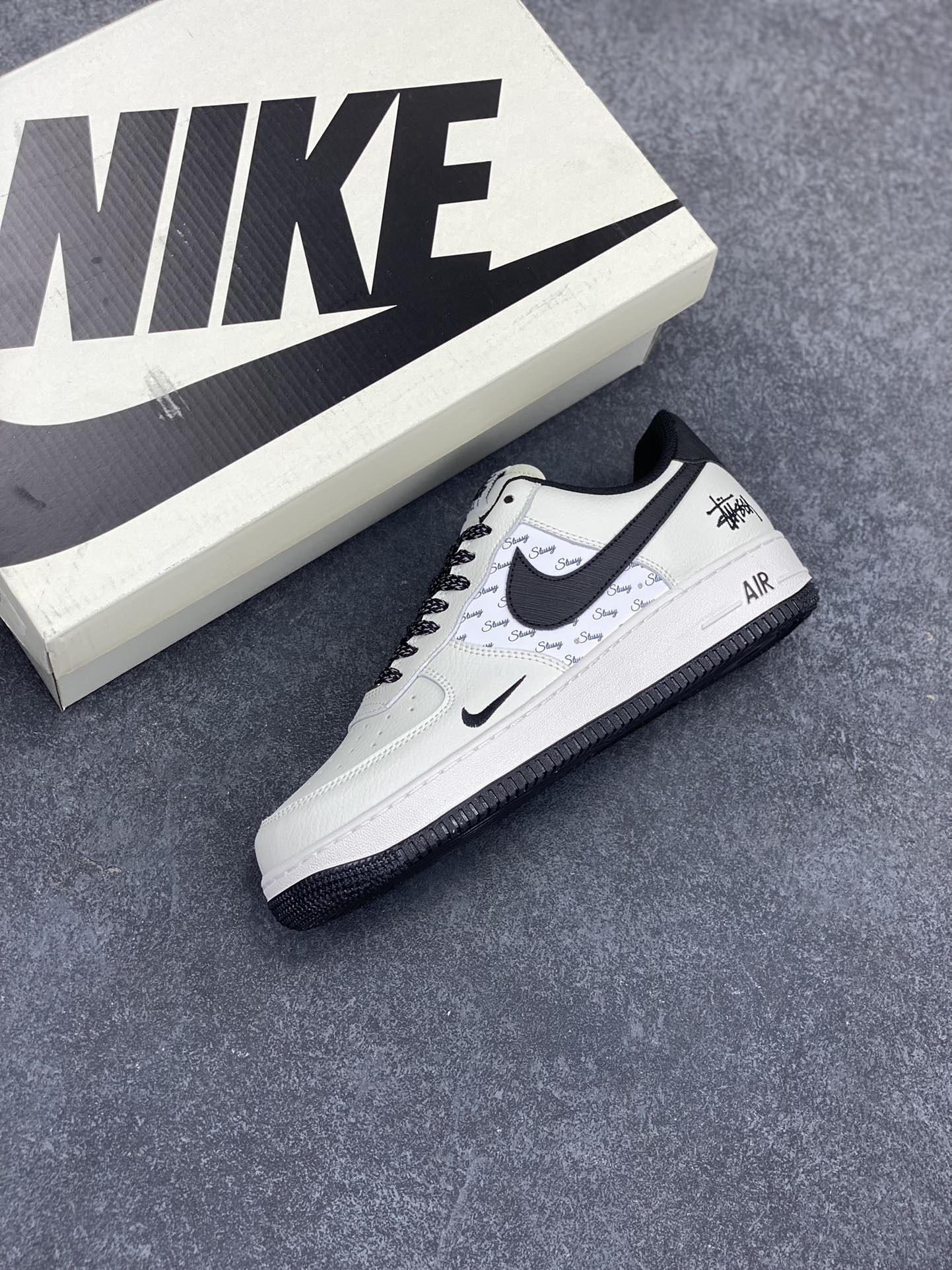 图片[7]-Nike Air Force 1 Low 空军一号低帮百搭休闲运动板鞋。柔软、弹性十足的缓震性能和出色的中底设计，横跨复古与现代的外型结合，造就出风靡全球三十多年的Force 1，直到今天还深受青睐。 货号：XZ3328-001 尺码：36 36.5 37.5 38 38.5 39 40 40.5 41 42 42.5 43 44 44.5 45-选品中心