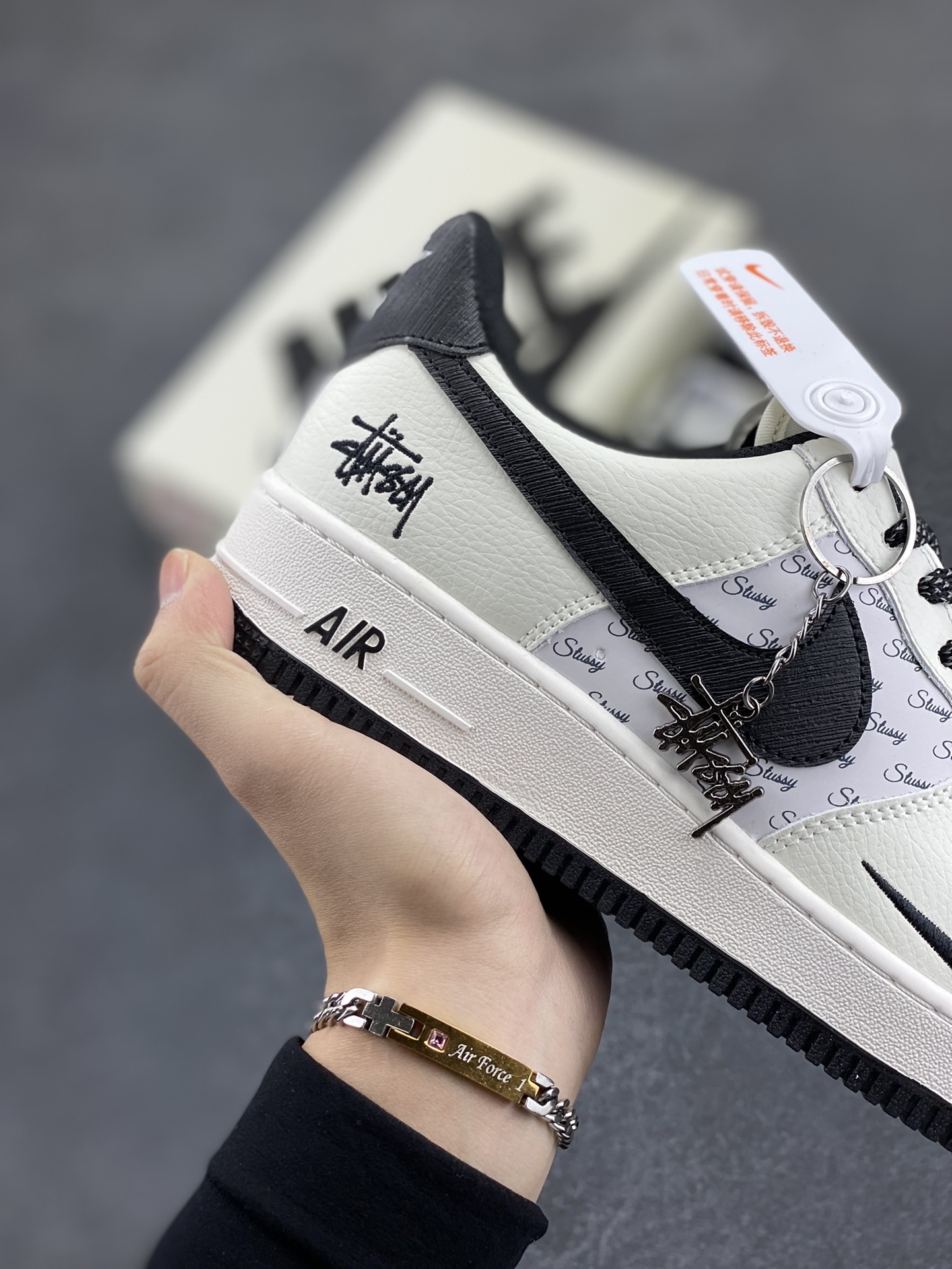 图片[6]-Nike Air Force 1 Low 空军一号低帮百搭休闲运动板鞋。柔软、弹性十足的缓震性能和出色的中底设计，横跨复古与现代的外型结合，造就出风靡全球三十多年的Force 1，直到今天还深受青睐。 货号：XZ3328-001 尺码：36 36.5 37.5 38 38.5 39 40 40.5 41 42 42.5 43 44 44.5 45-选品中心