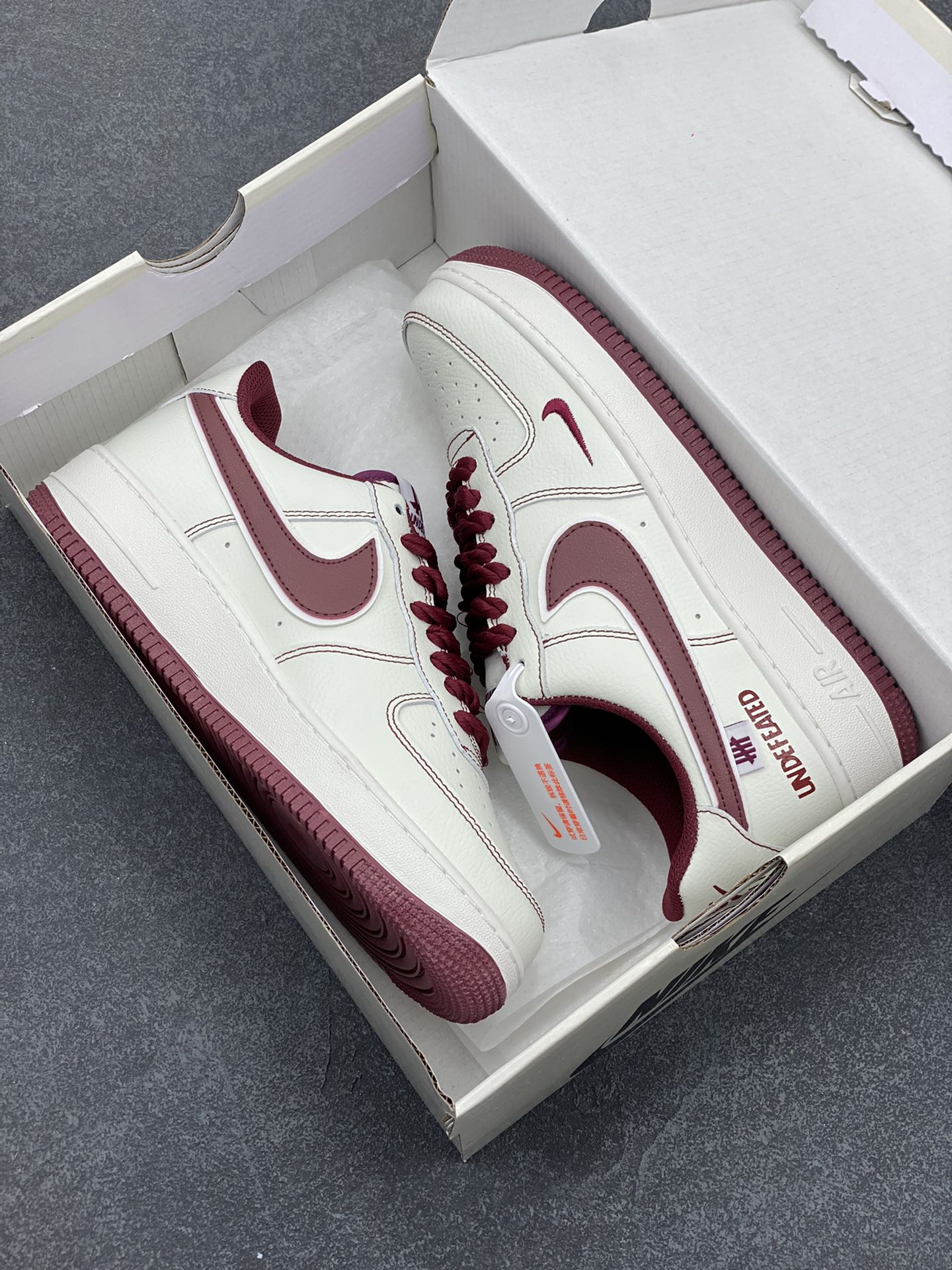 图片[9]-Nike Air Force 1 Low 空军一号低帮百搭休闲运动板鞋。柔软、弹性十足的缓震性能和出色的中底设计，横跨复古与现代的外型结合，造就出风靡全球三十多年的Force 1，直到今天还深受青睐。 货号： UT2023-206 尺码：36 36.5 37.5 38 38.5 39 40 40.5 41 42 42.5 43 44 44.5 45-选品中心