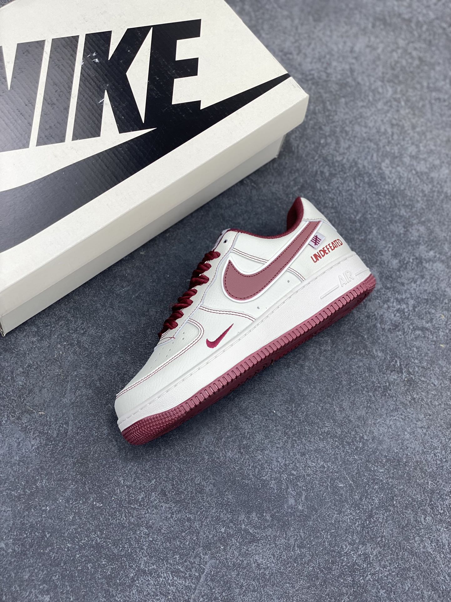 图片[7]-Nike Air Force 1 Low 空军一号低帮百搭休闲运动板鞋。柔软、弹性十足的缓震性能和出色的中底设计，横跨复古与现代的外型结合，造就出风靡全球三十多年的Force 1，直到今天还深受青睐。 货号： UT2023-206 尺码：36 36.5 37.5 38 38.5 39 40 40.5 41 42 42.5 43 44 44.5 45-选品中心