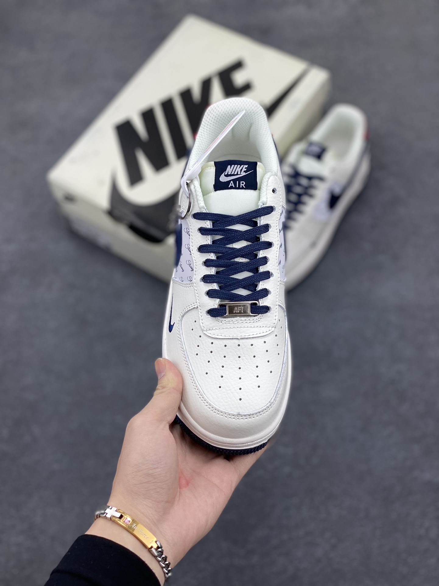 图片[2]-Nike Air Force 1 Low 空军一号低帮百搭休闲运动板鞋。柔软、弹性十足的缓震性能和出色的中底设计，横跨复古与现代的外型结合，造就出风靡全球三十多年的Force 1，直到今天还深受青睐。 货号： XZ3318-566 尺码：36 36.5 37.5 38 38.5 39 40 40.5 41 42 42.5 43 44 44.5 45-选品中心